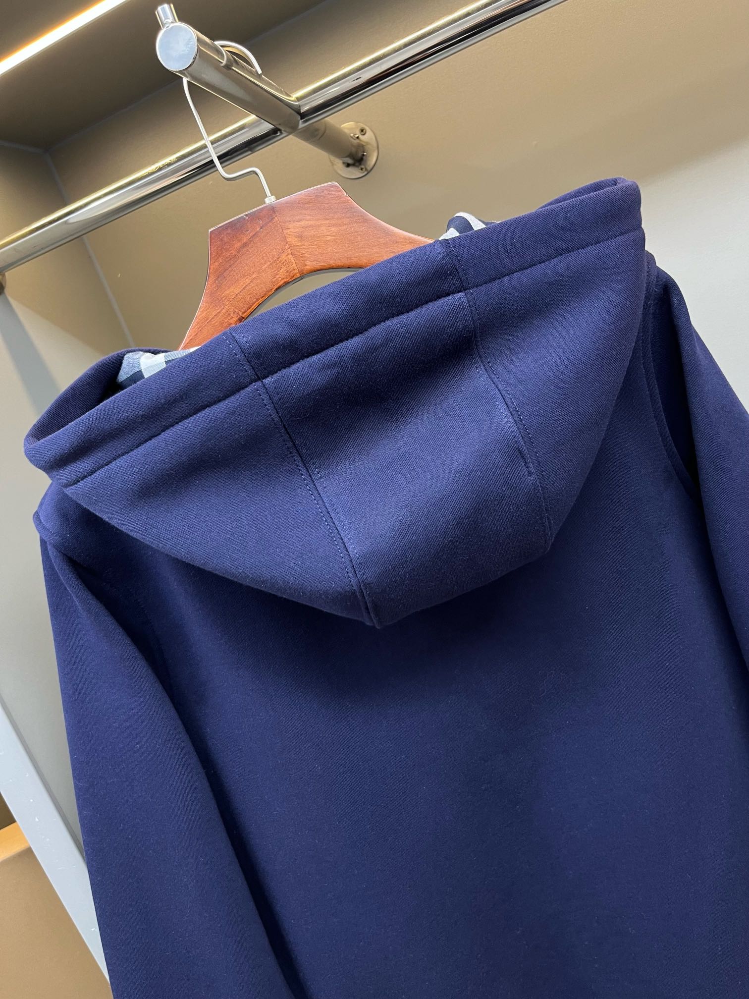Sudadera con Capucha Burberry Azul Marino con Cremallera y Bordado 8 i1728845408 9710 4