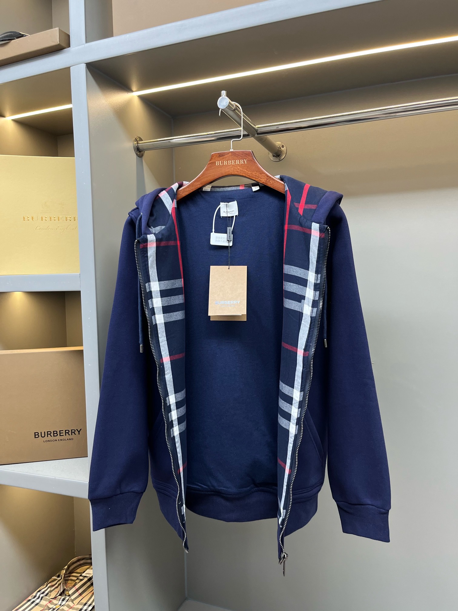 Sudadera con Capucha Burberry Azul Marino con Cremallera y Bordado 5 i1728845409 6421 6