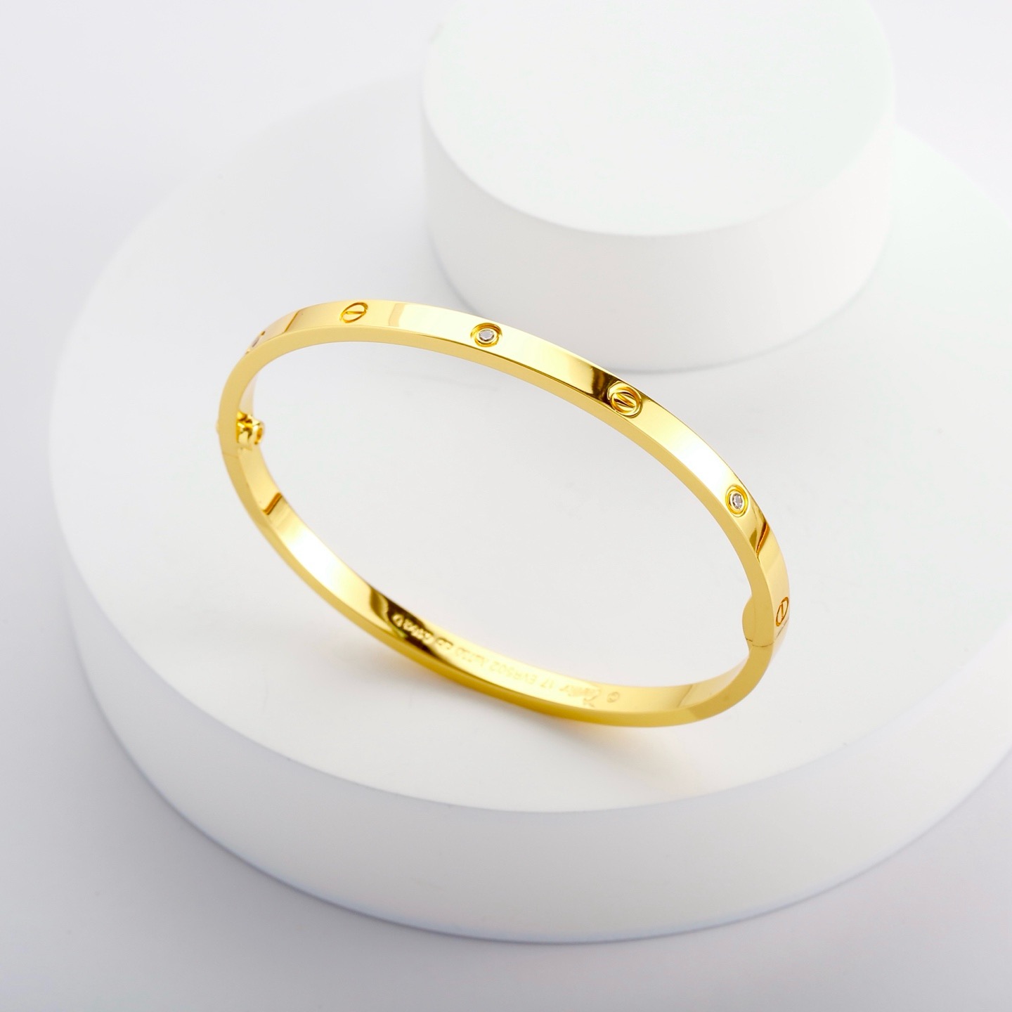 Cartier LOVE 系列作为卡地亚的标志性作品