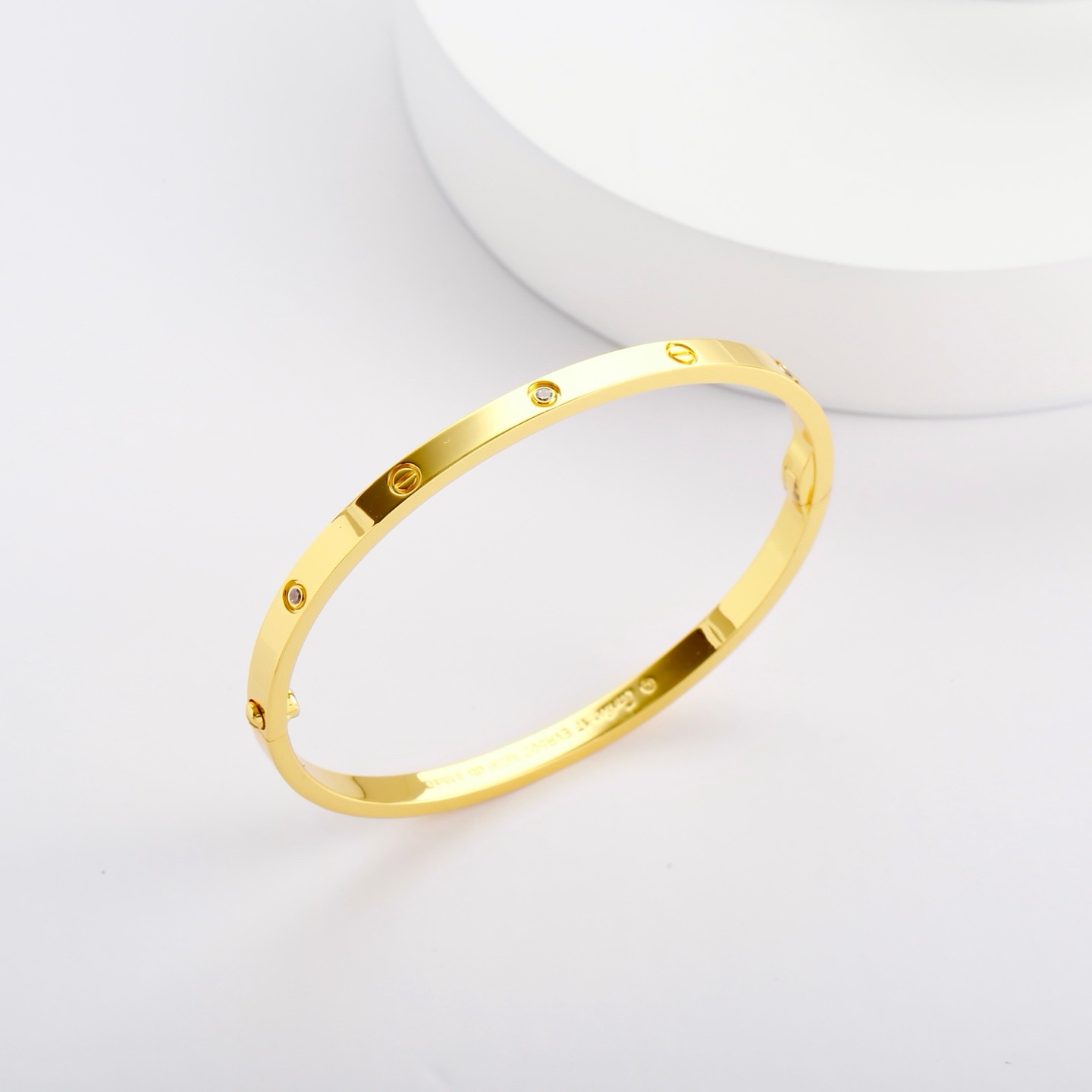 Cartier LOVE 系列作为卡地亚的标志性作品