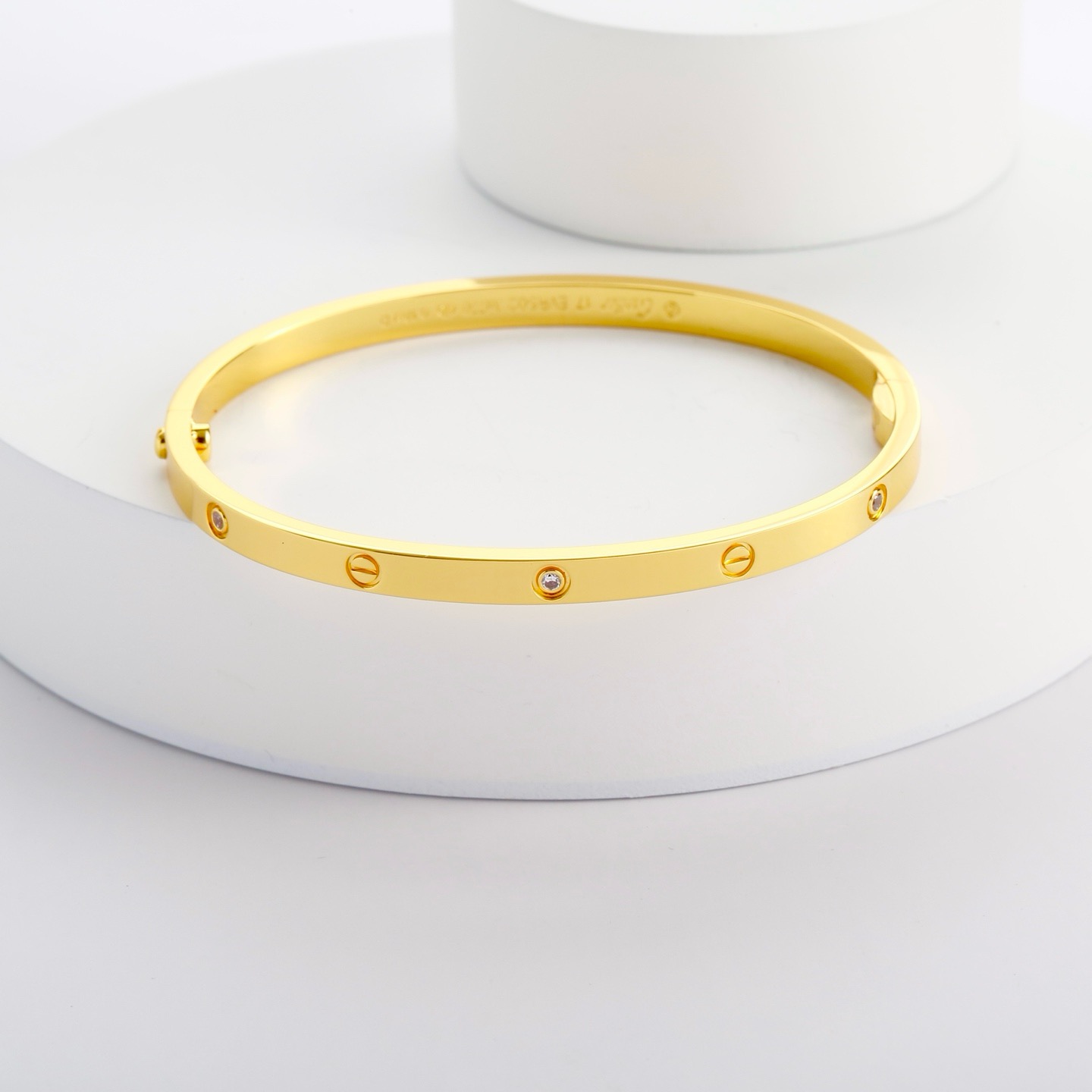 Cartier LOVE 系列作为卡地亚的标志性作品