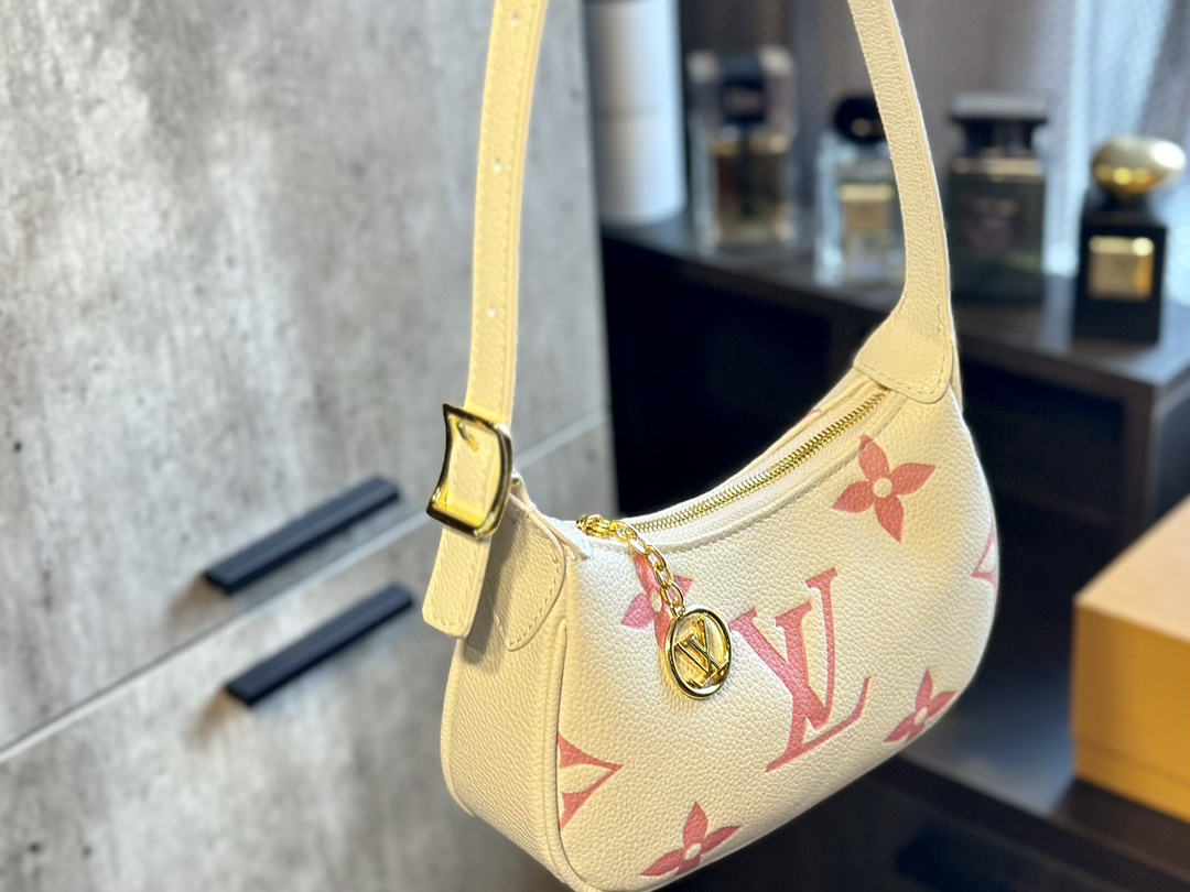 Louis Vuitton Crossbody & Shoulder Bags Underarm