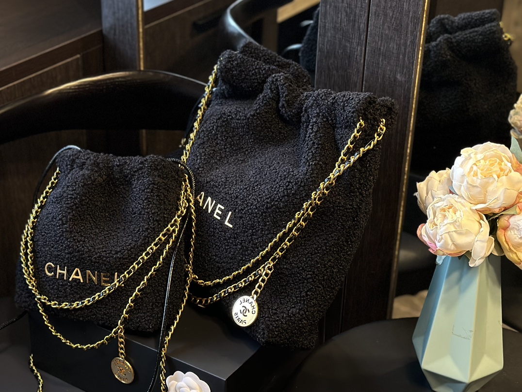 Chanel Crossbody & Shoulder Bags Lambswool