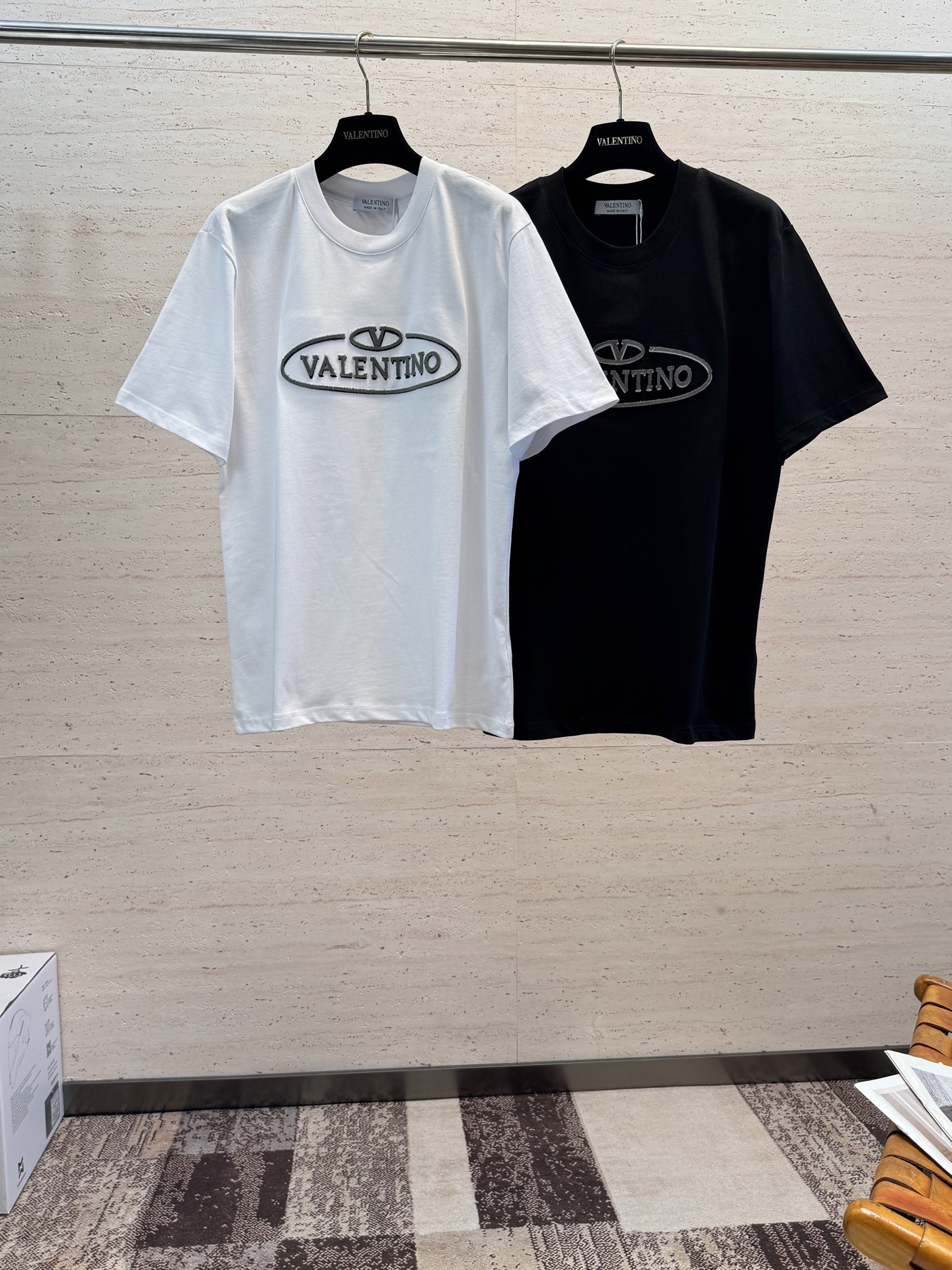 NO:835771,VAL26S new spring and summer casual men's round neck short sleeves are very stunning. Made of pure cotton fabric supplied by customers. It has excellent breathability and warmth. Even if it is worn close to the body, it will not feel prickly. The comfort level is definitely beyond your imagination. You will understand when you get the actual product!  !  !  Size S-2XL,,T-shirt,19860909VAL26S新款春夏休闲男士圆领短袖,十分惊艳,客供纯棉面料打造 拥有优越的透气性与保暖性,即便是贴身穿着也不会有扎刺感可言,舒适程度绝对超乎你的想象,实物到手你就会懂得！！！码数S-2XL,,T-shirt,,Men's clothing