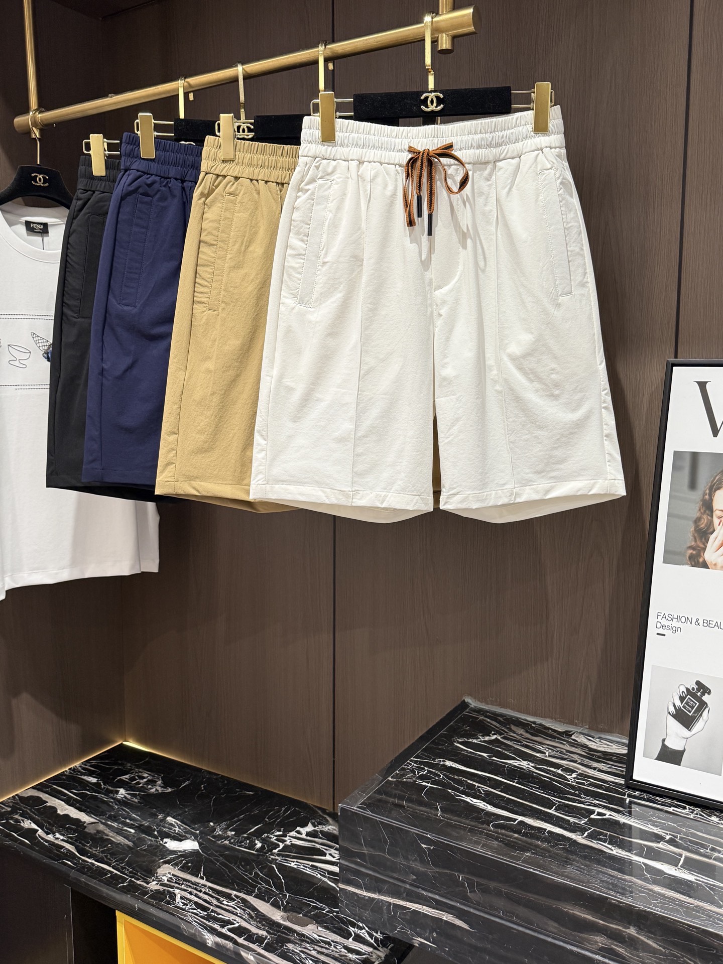 NO:835703,ZZ 26SS Drawstring Versatile Men's Casual Sports Shorts Five-Fifth Pants #Choose meticulous workmanship, elastic waist + drawstring are practical and stylish, crotch is three-dimensionally cut, comfortable and three-dimensional to wear, loose trousers hang down, breathable, comfortable and not stuffy. Retro trend, daily casual shorts, not bloated at all, suitable for casual outdoor occasions. Size M-3XL,,shorts,19860909ZZ 26SS抽绳百搭男士休闲运动短裤五分裤#选用精心细致的做工,松紧腰+抽绳实用有型,裆部立体裁剪,穿着舒适立体,垂顺宽松裤脚,透气舒适不闷热 复古潮流,日常休闲短裤,丝毫不显臃肿,适合在休闲 户外场合穿着..码数M-3XL,,shorts,,Men's clothing