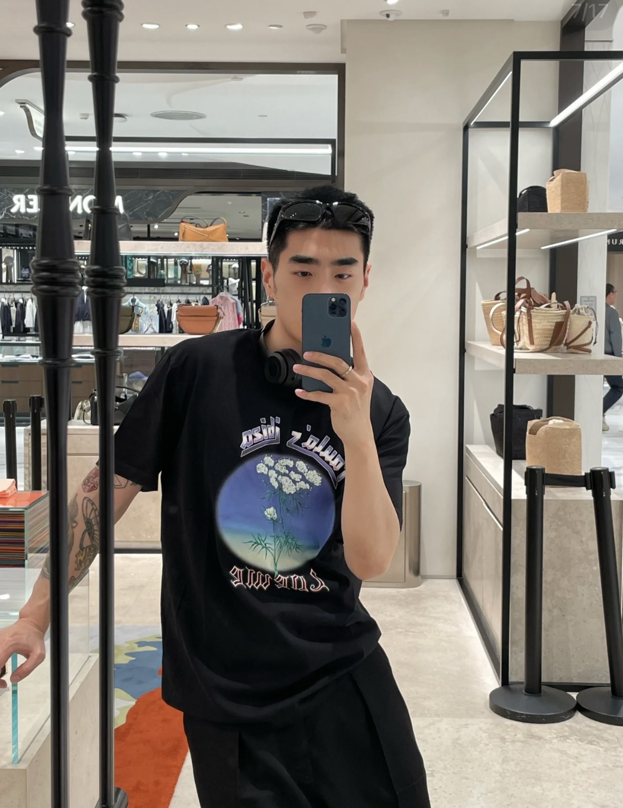 模特图 Loewe*罗意威
茴香数码花卉圆领短袖