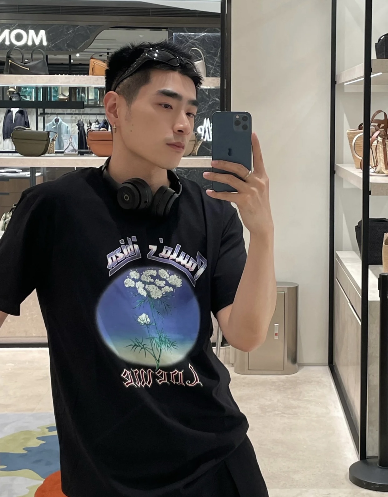 模特图 Loewe*罗意威
茴香数码花卉圆领短袖
