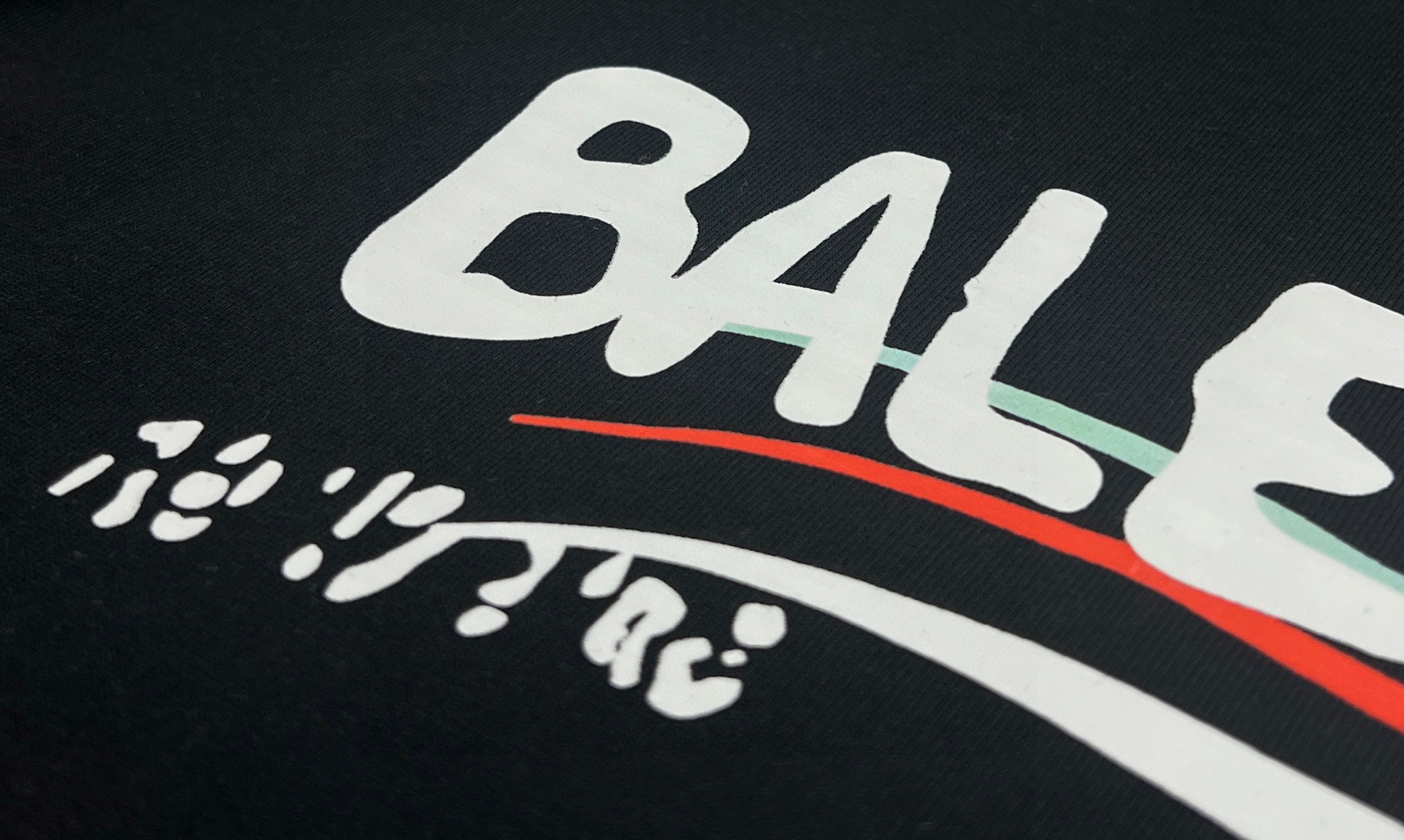 💰70
BAL 巴黎世家2025新品🆕模糊可乐圆领T恤,双纱柔软面料,对色定染面料,超精细平网印花工艺,潮流感十足,定染纯棉面料,OS版型,三标齐全,男女同款。
颜色:黑色/白色
尺码:M L XL 2XL
M:胸围54 肩宽52 衣长70 袖长22.5
(建议身高170-173厘米)
(建议体重110-135斤)
L:胸围 56 肩宽54 衣长72 袖长23
(建议身高173-175厘米)
(建议体重135-160斤)
XL:胸围58 肩宽56 衣长74 袖长23.5
(建议身高175-180厘米)
(建议体重160-185斤)
2XL:胸围60 肩宽58 衣长76 袖长24
(建议身高180-185厘米)
(建议体重185-210斤)
👑温馨提示:手工平铺测量,误差在1-2cm内属于正常范围