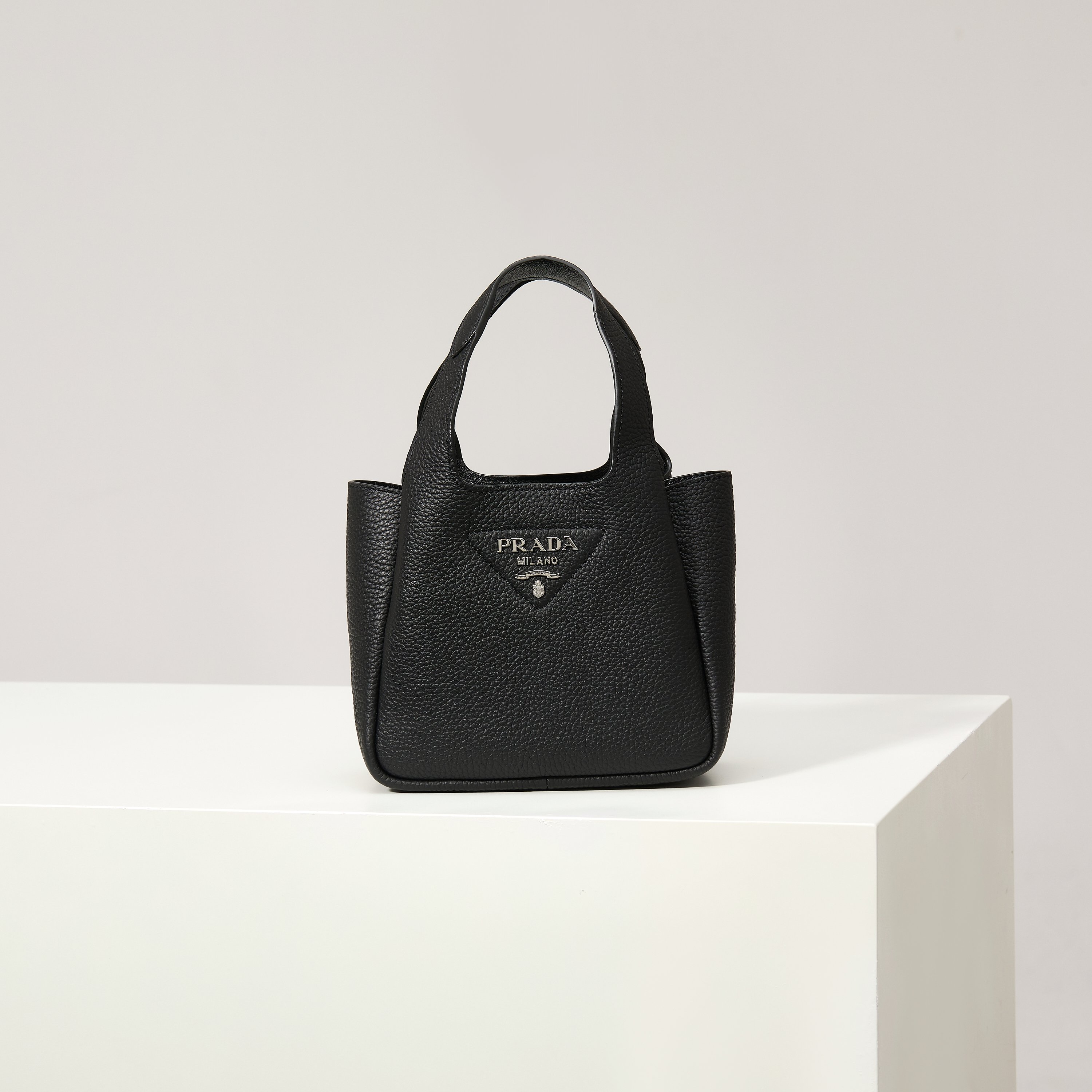 【Fábrica original de primera calidad】Último modelo 2025 de bolso tote cesta mini 🎉1BA349 hebilla plateada/negro/🎉🎉 E…
