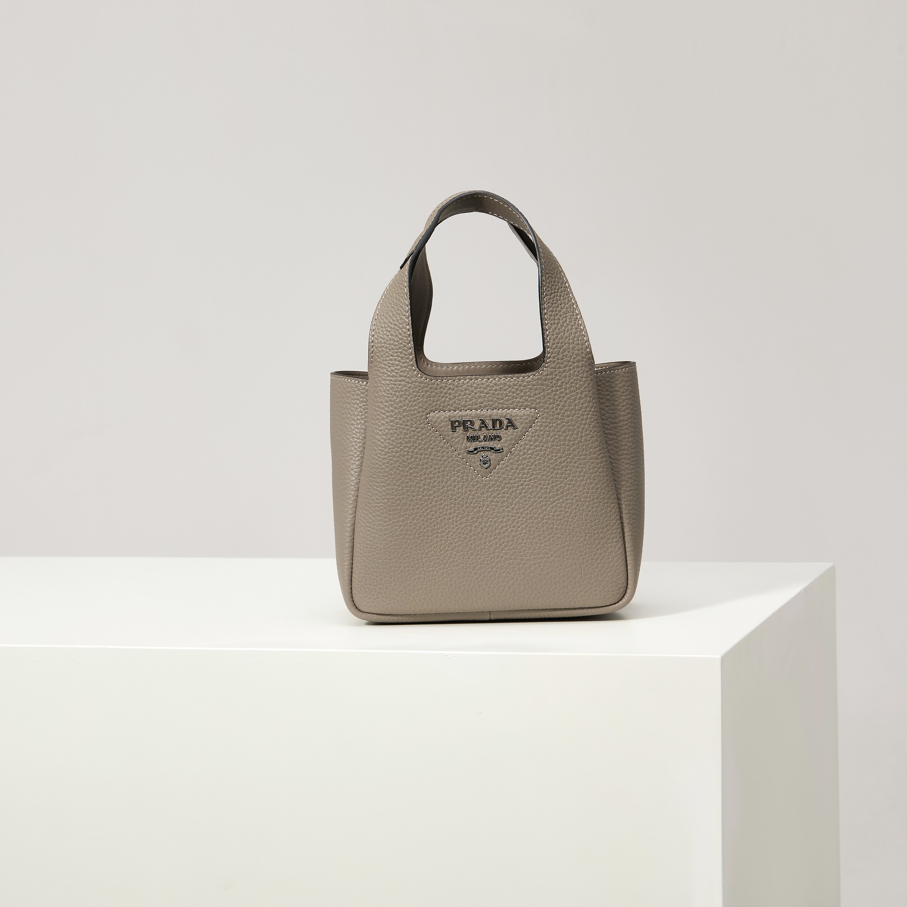 【Fábrica original de primera calidad】Último modelo 2025 de bolso tote cesta mini 🎉1BA349 hebilla plateada/gris/🎉🎉 Es…