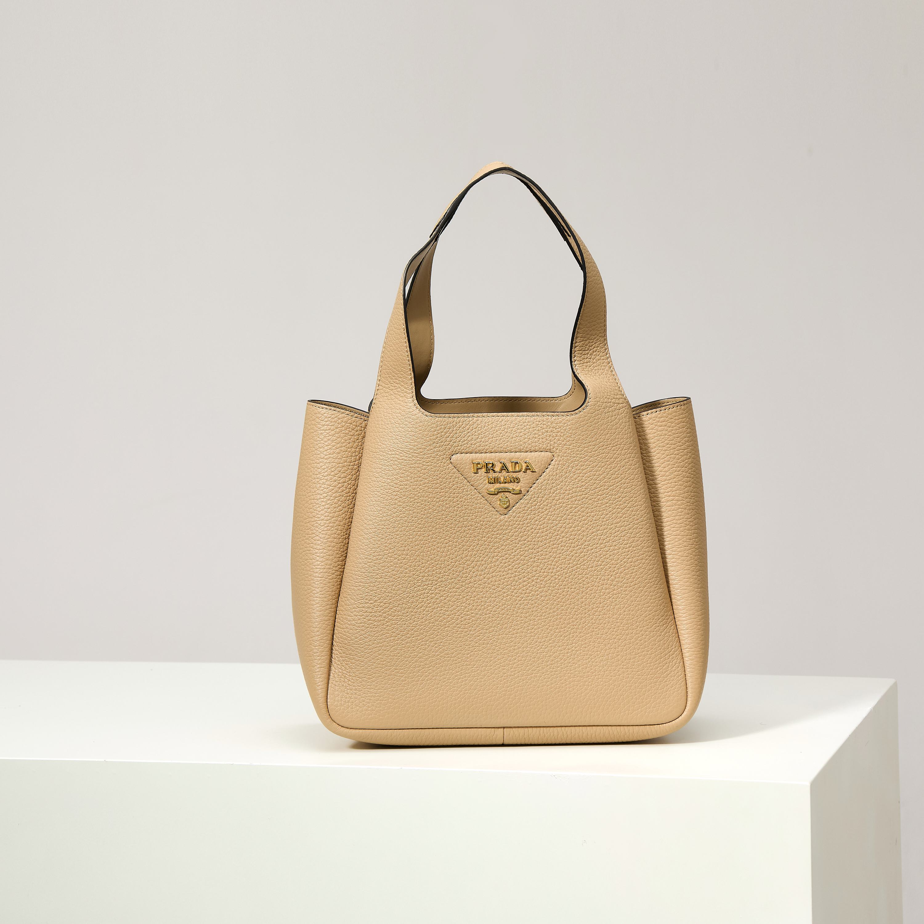 【Fábrica original de primera calidad】Último modelo 2025 de bolso tote grande de cesta 🎉1BG335 hebilla dorada/beige/¡ha…