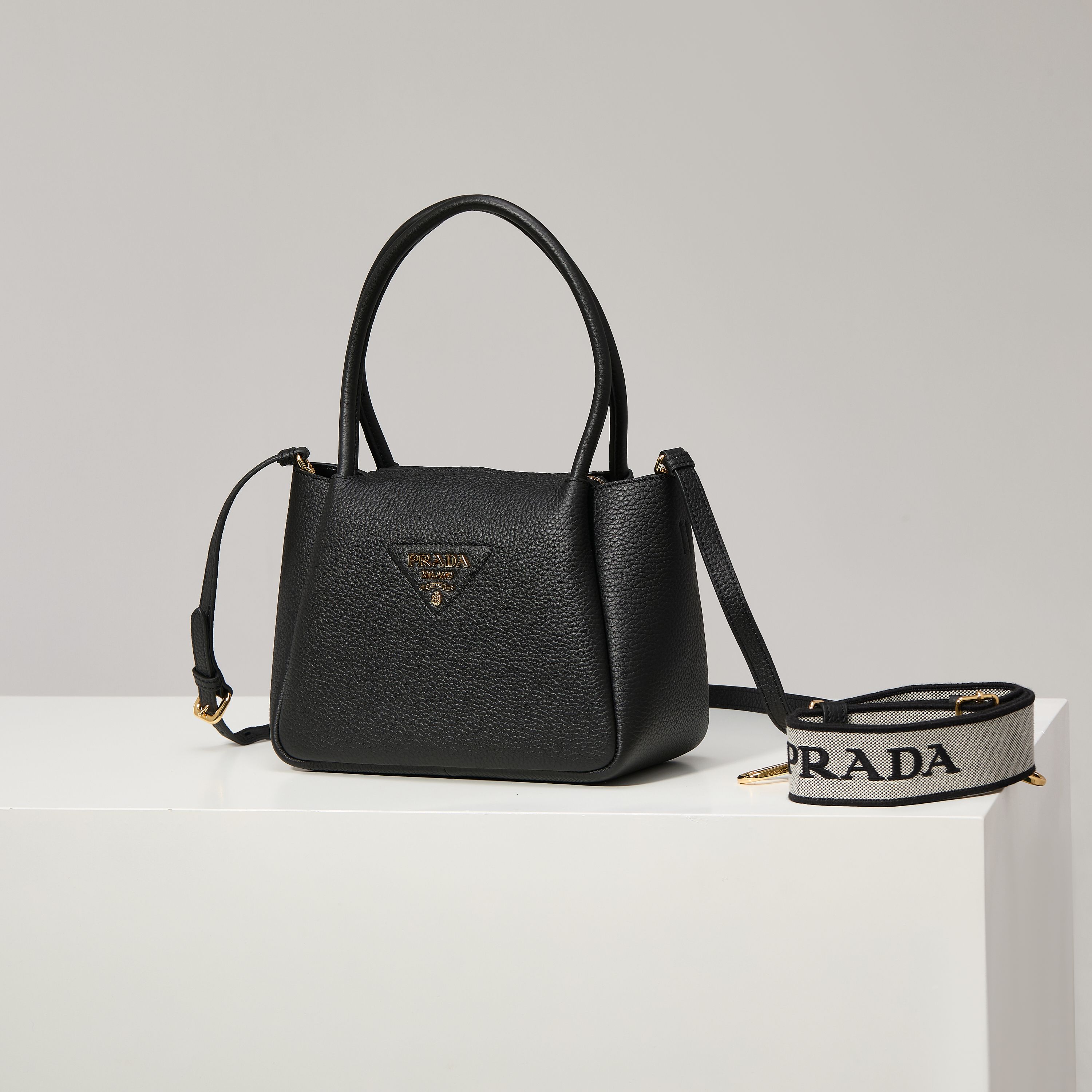 NO:602428,Model 1BC gold buckle/black more detailed pictures, Prada [price based on volume], prada19860909型号1BC金扣/黑色 更多细节图,普拉达【跑量价】,prada,Bag