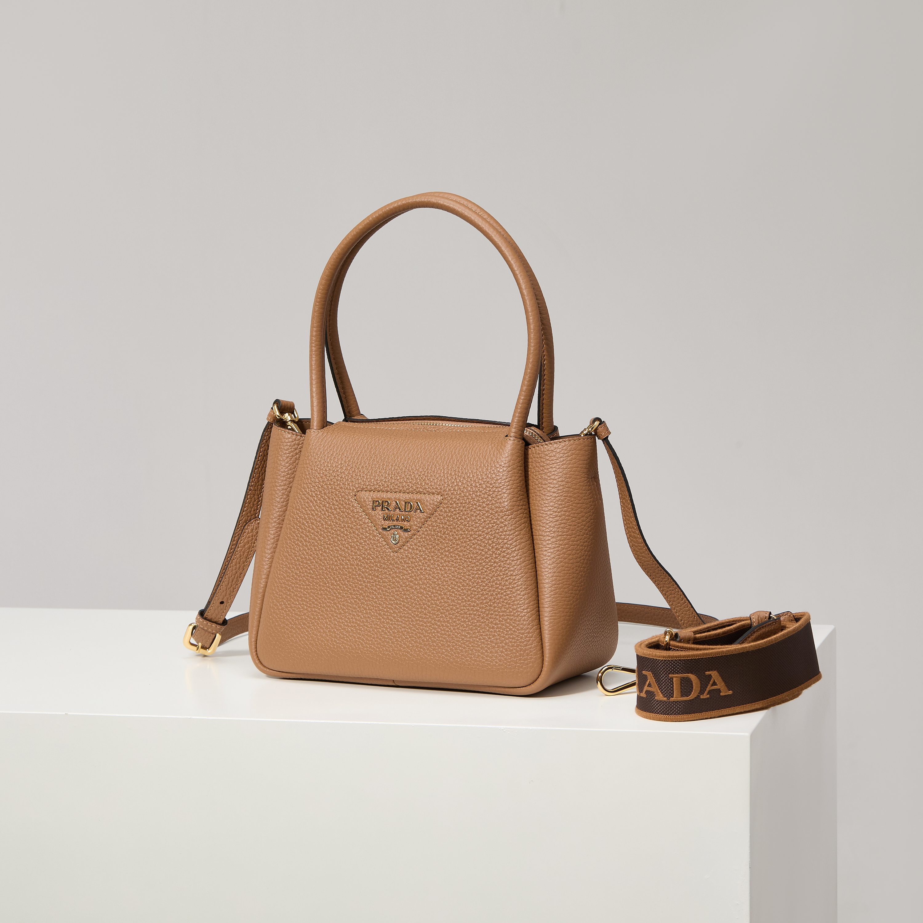 NO:602438,Model 1BC gold buckle/caramel More detailed pictures, Prada [price based on volume], prada19860909型号1BC金扣/焦糖 更多细节图,普拉达【跑量价】,prada,Bag