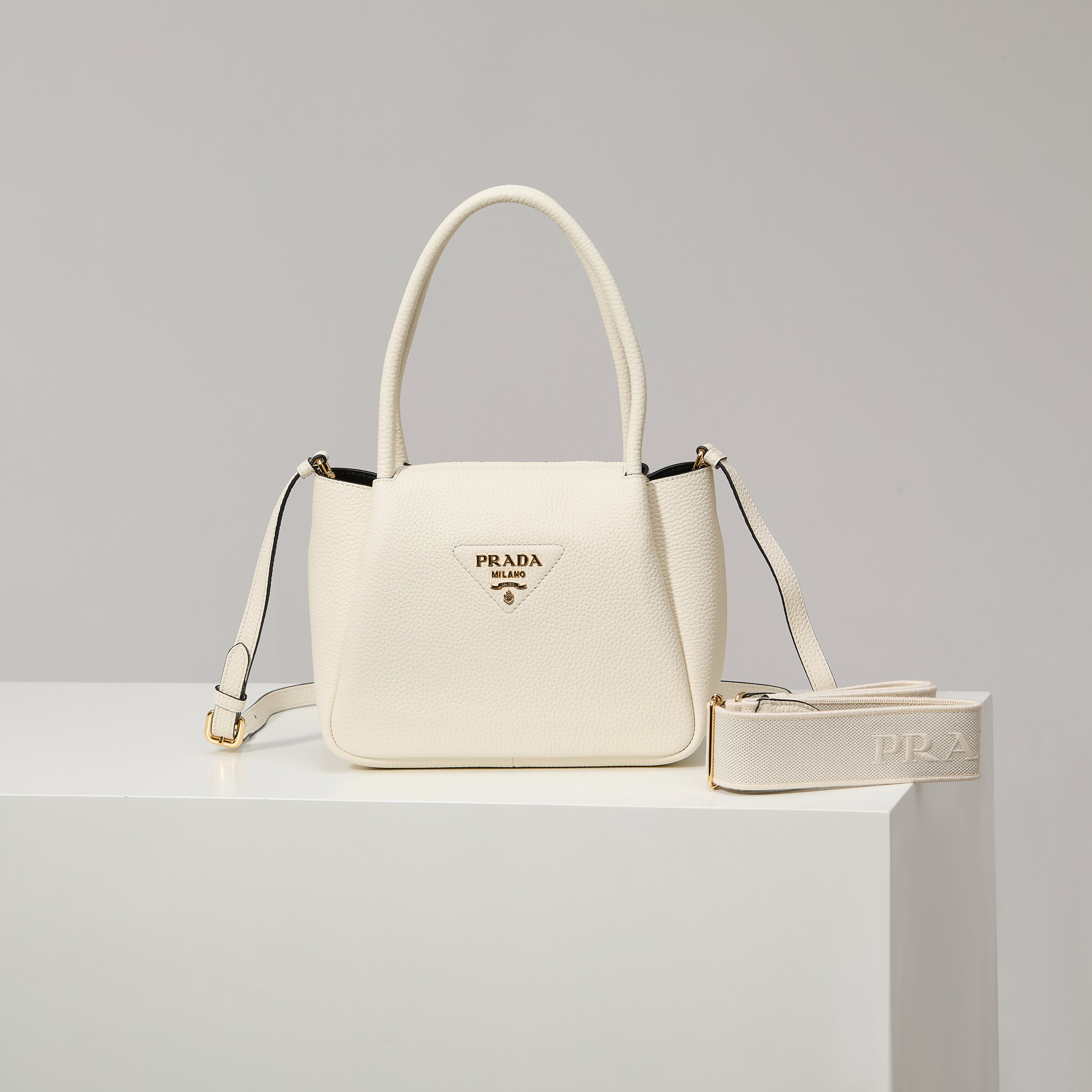 NO:602458,Model 1BC gold buckle/white more detailed pictures, Prada [price based on volume], prada19860909型号1BC金扣/白色 更多细节图,普拉达【跑量价】,prada,Bag