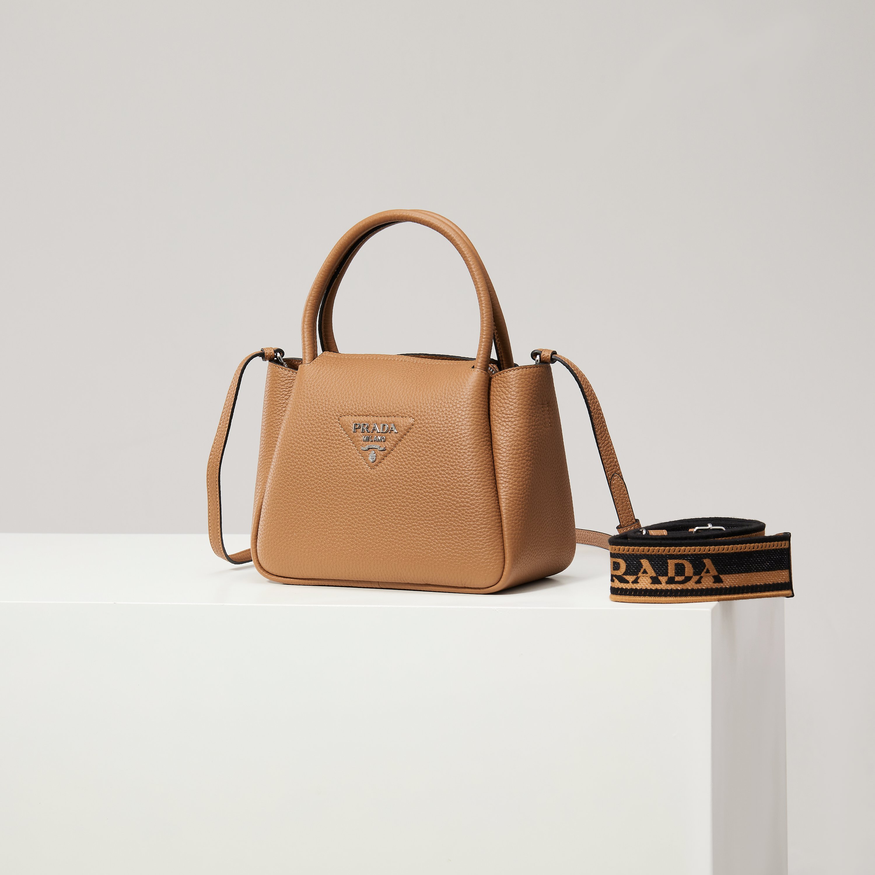 NO:602439,Model 1BC Silver Buckle/Caramel More detailed pictures, Prada [price based on volume], prada19860909型号1BC银扣/焦糖 更多细节图,普拉达【跑量价】,prada,Bag