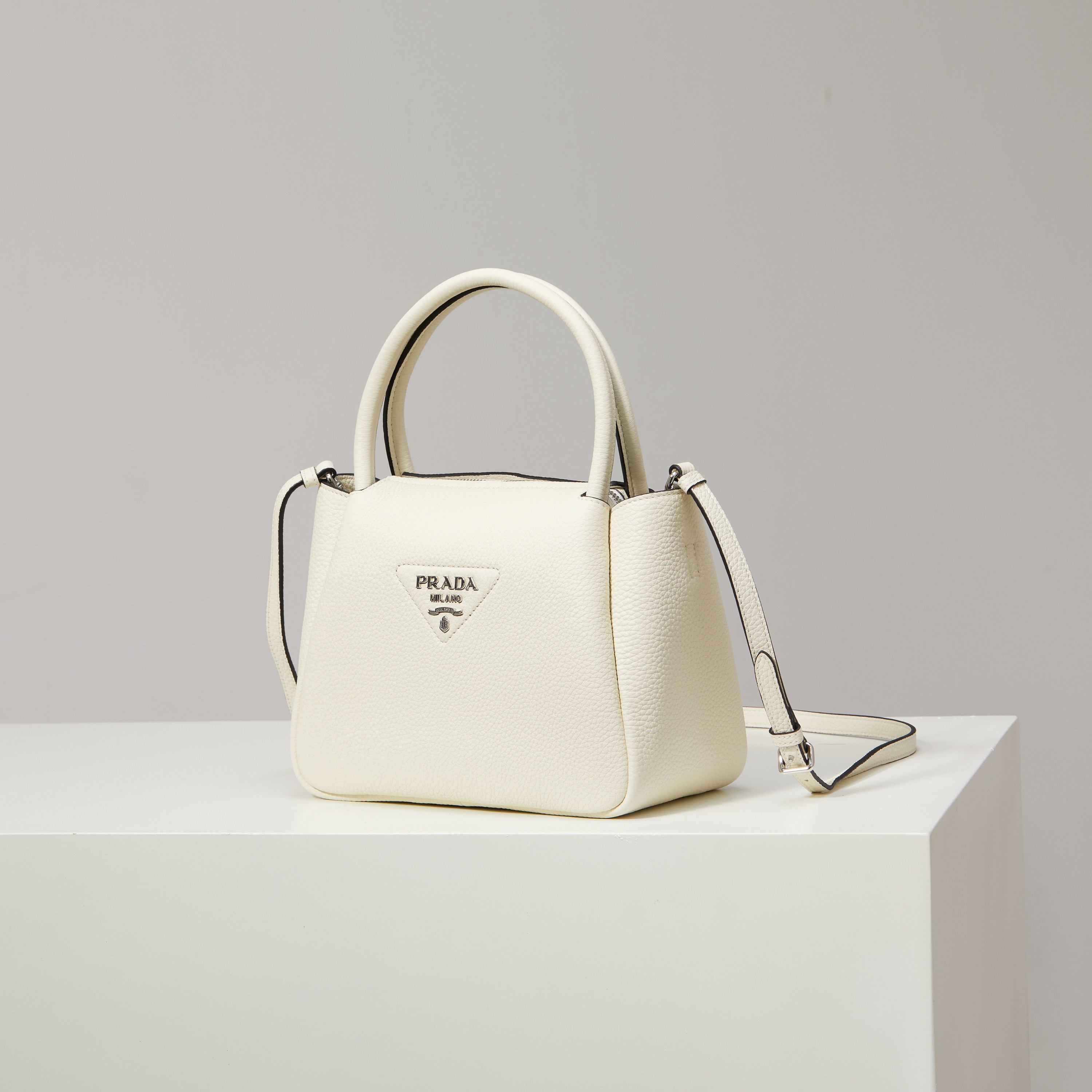 NO:602465,Model 1BC silver buckle/white more detailed pictures, Prada [price based on volume], prada19860909型号1BC银扣/白色 更多细节图,普拉达【跑量价】,prada,Bag