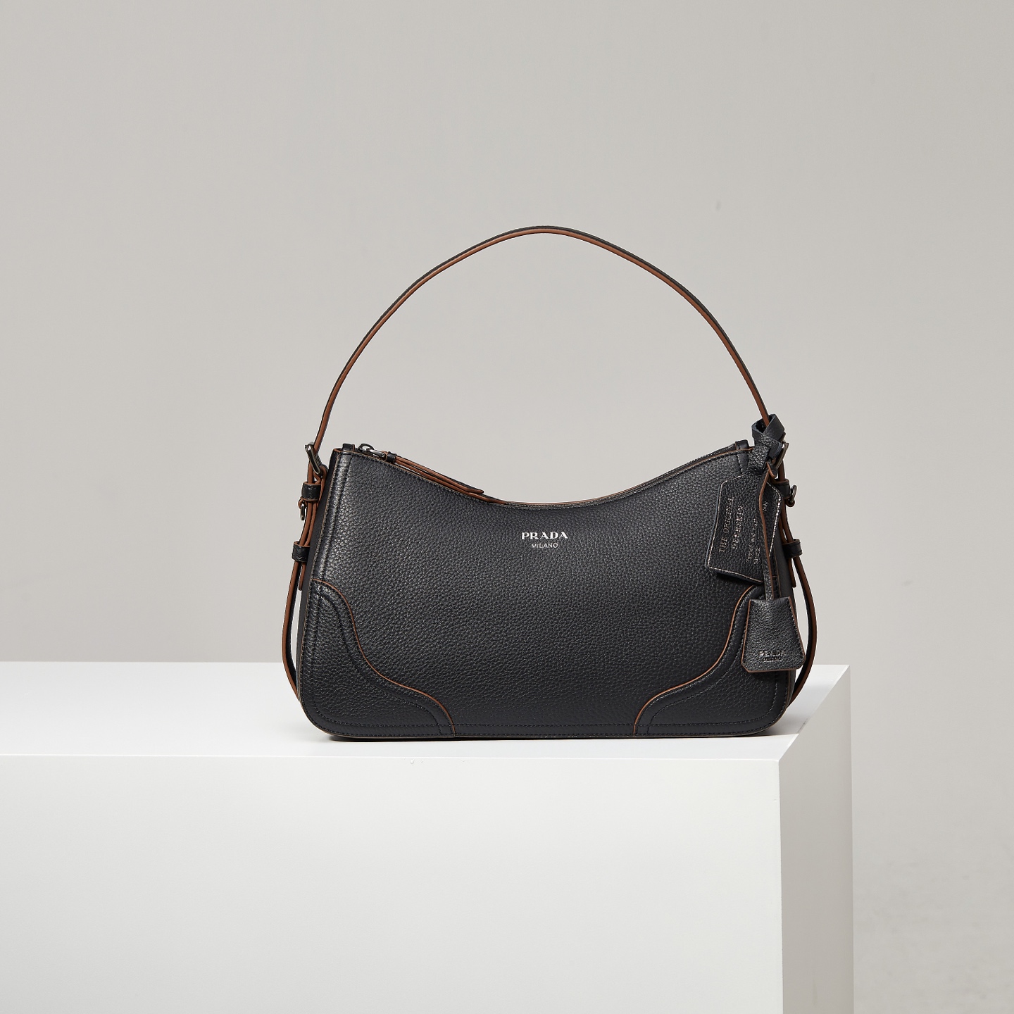 BC280/ 2025 Aimee Hobo ➕ 👏 5🌟
Taglia:36*20*11cm