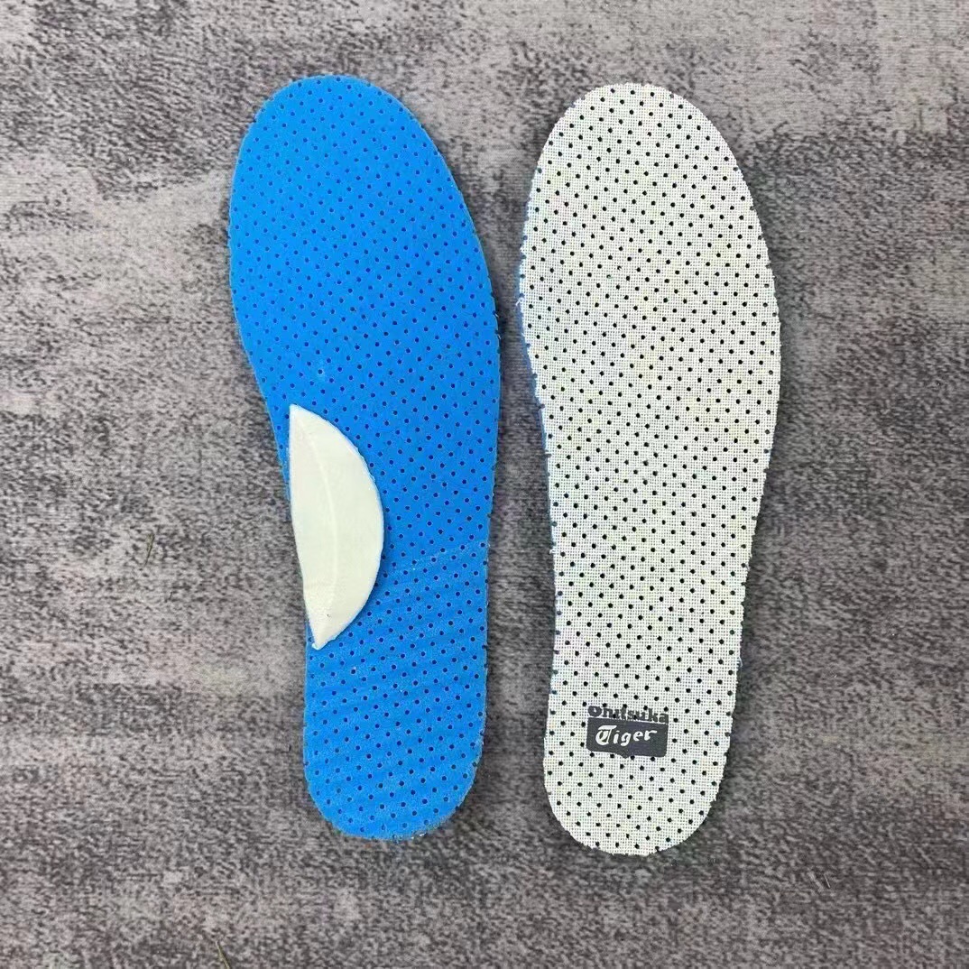 🈴️75💰布面 80💰皮面 一个银白色90💰欧洲腊软鞋垫!足弓乳胶垫。
Asics/亚瑟士 男女鞋真标半码制,升级原楦原纸版开发版型,采用荔枝纹头层皮革组合翻毛皮饰条鞋面材质,内嵌冲孔缓震。OrthoLite(欧索莱)透气吸汗鞋垫贴附人体工学【足弓乳胶】模块❌区别错误版本!!,搭载定型中底纸板及钢印效果,外置环保切片组合市面唯一轻质EVA发泡防滑橡胶外底❗️经典传承及创新锐意,日产经典老牌-鬼塚虎/Onitsuka Tiger Mexico 66®经典墨西哥系列低帮复古经典百搭休闲皮革慢跑鞋
类型:男女鞋。
码数:36 37 37.5 38 39 39.5 40 40.5 41.5 42 42.5 43.5 44 44.5 45