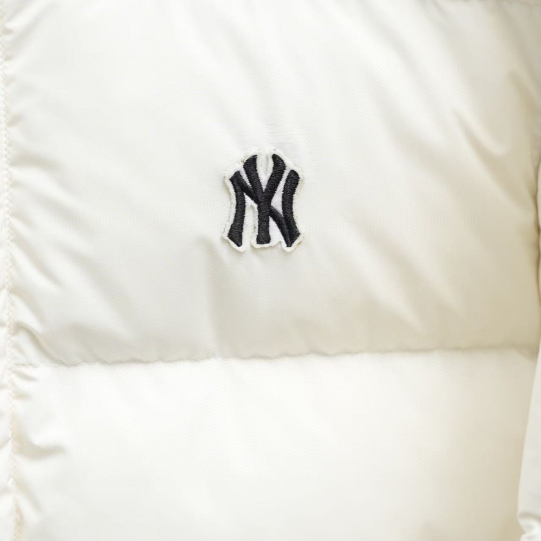 顶级版本💰280
MLB 纽扣小标刺绣LOGO/短款加厚羽绒服MLB是韩国F&F旗下潮流服装品牌拥有150年历史的经典传统是街头文化和国际生活方式的领导者MLB 拥有包括男装女装童装配饰在内的全品类服饰提供覆盖各性别各年龄层From HeadtoToe的穿搭装备其产品结合了韩国的时尚造型与质感展现了运动服饰也可以兼具时尚潮流的风格在产品设计上MLB不仅融合了美国职业棒球大联盟的各当家球队更结合了棒球运动中的各个元素采用国标80%白鸭绒独家使用正品同步羽绒正品同步面料:100% 锦纶;里料: 100%锦纶 原厂定制电镀五金辅料非市场各类复刻版市面最顶级没有之一
Size：XS S M L XL XXL