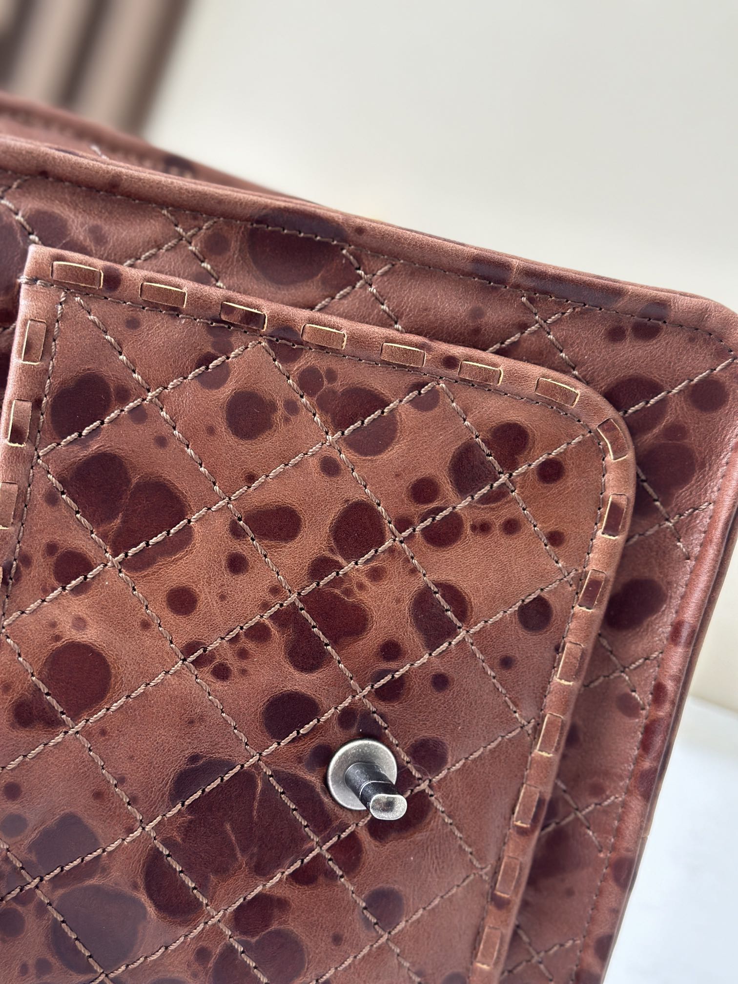 Chanel Vintage树脂皮翻盖豆腐包