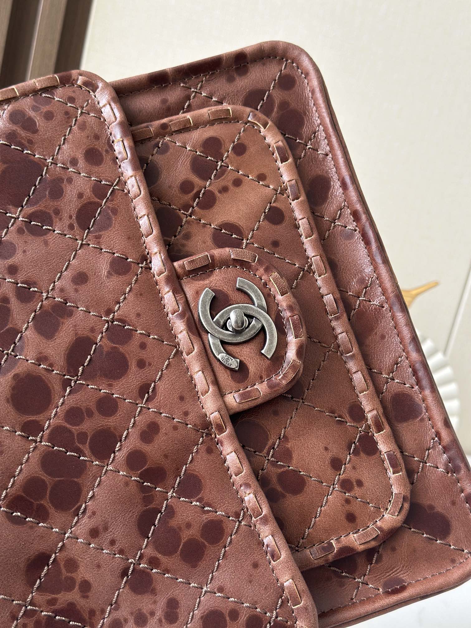 Chanel Vintage树脂皮翻盖豆腐包