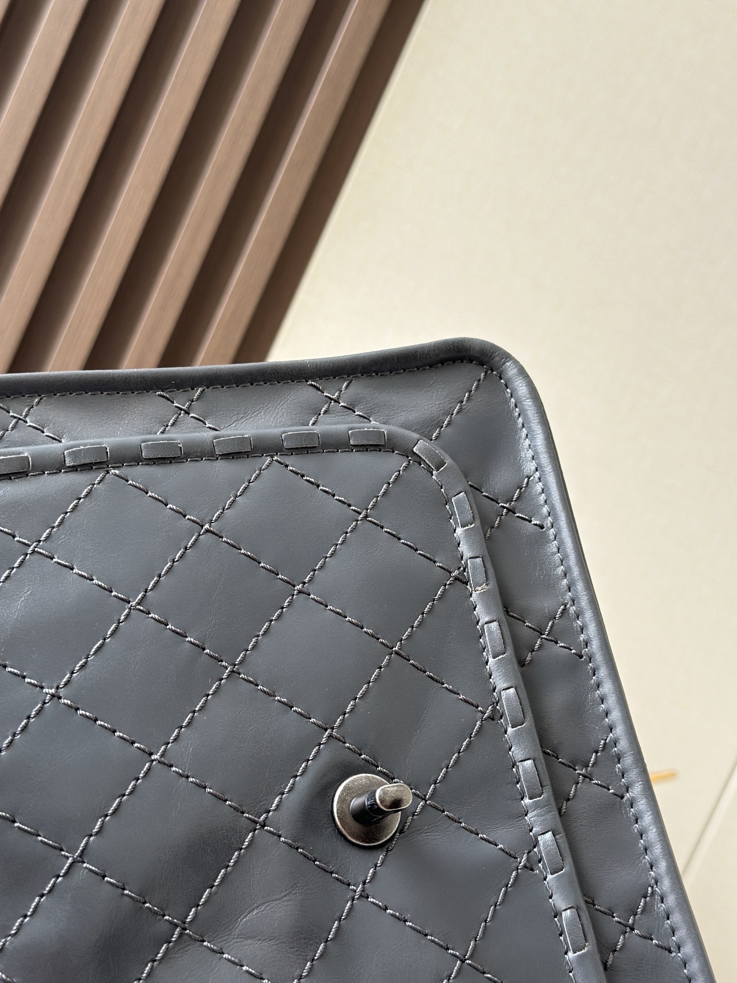 Chanel Vintage树脂皮翻盖豆腐包