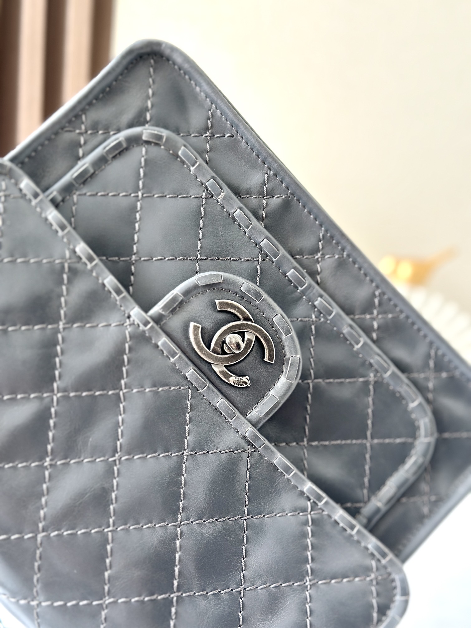 Chanel Vintage树脂皮翻盖豆腐包