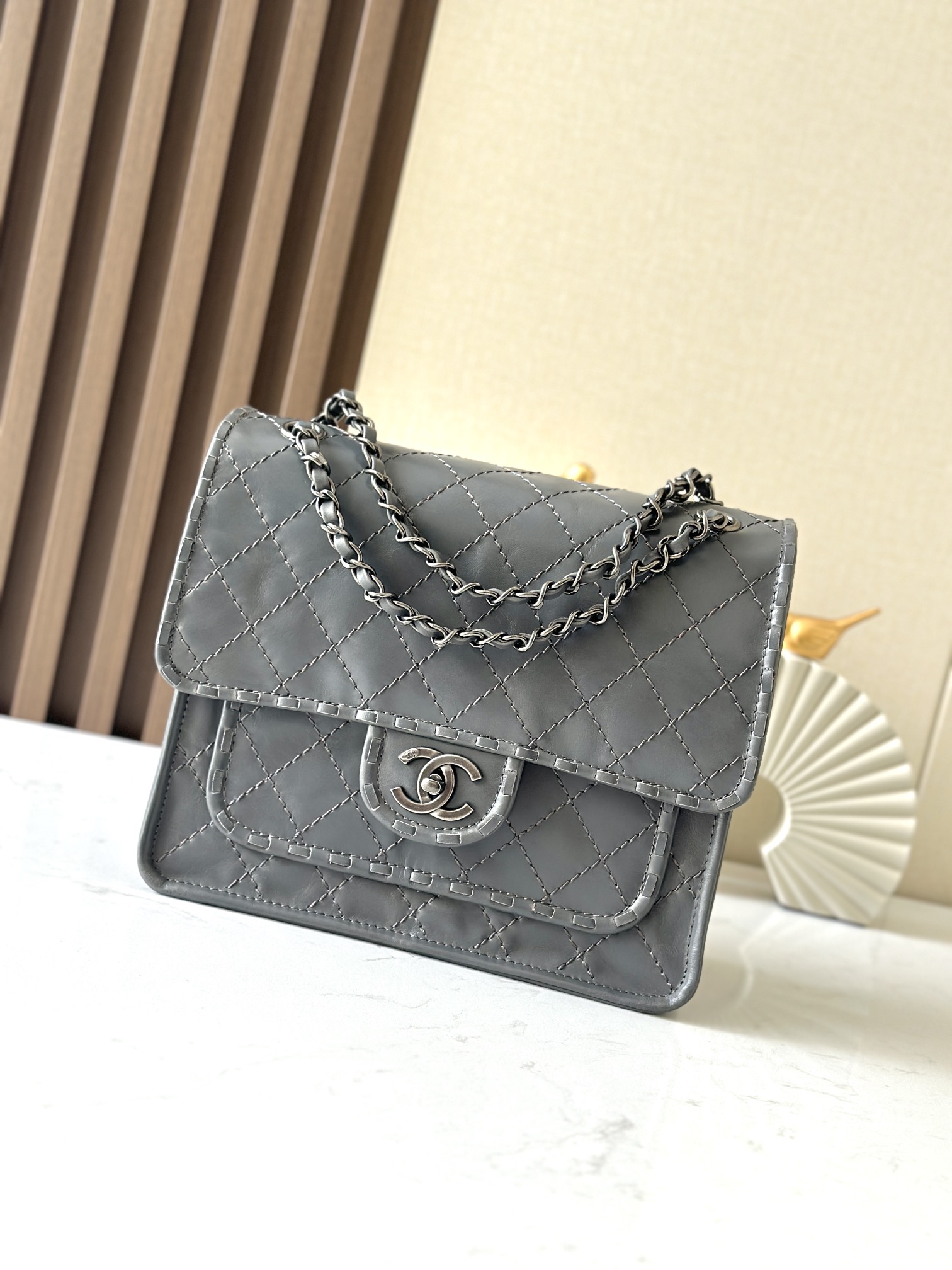 Chanel Vintage树脂皮翻盖豆腐包