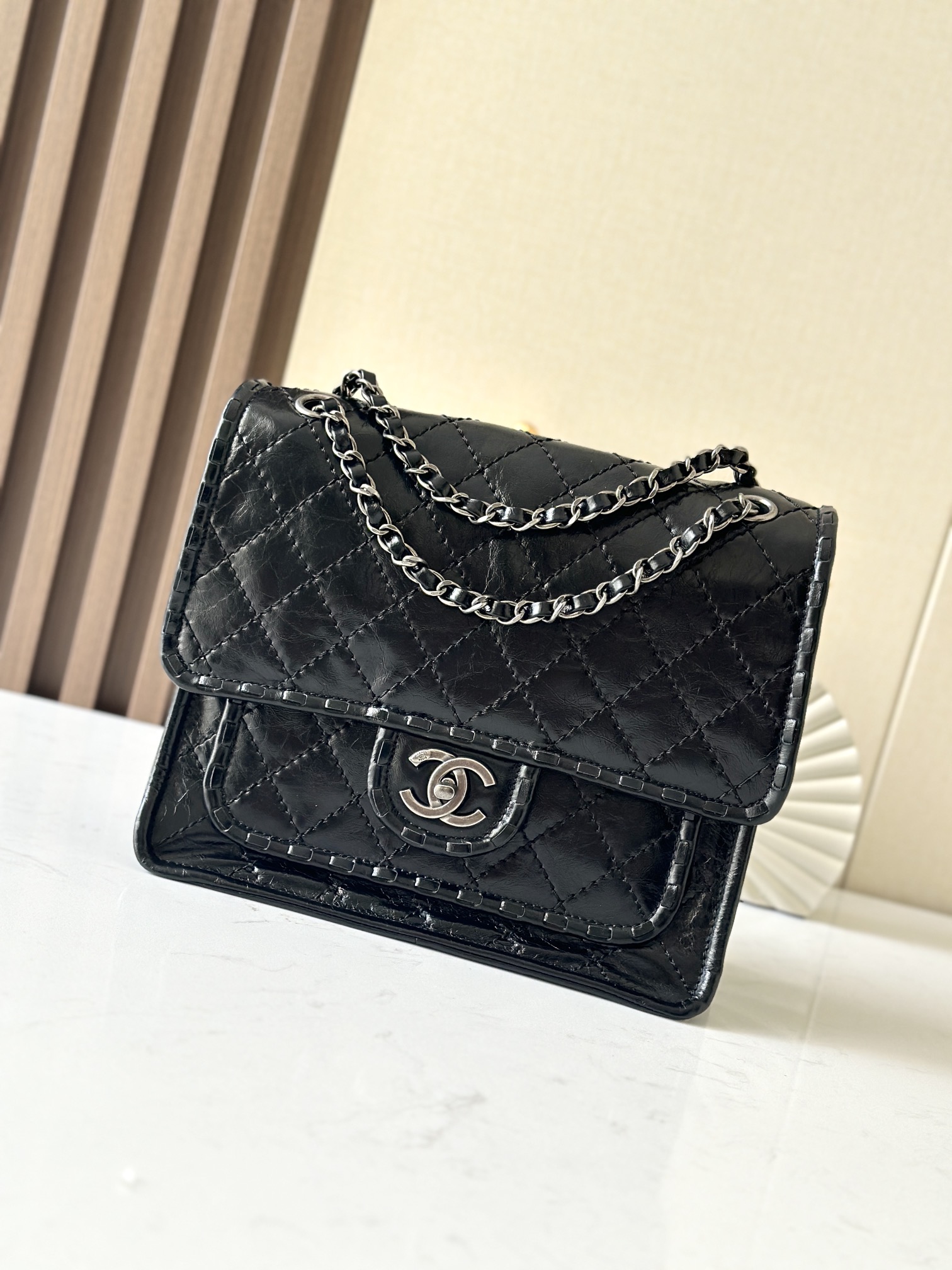 Chanel Vintage树脂皮翻盖豆腐包