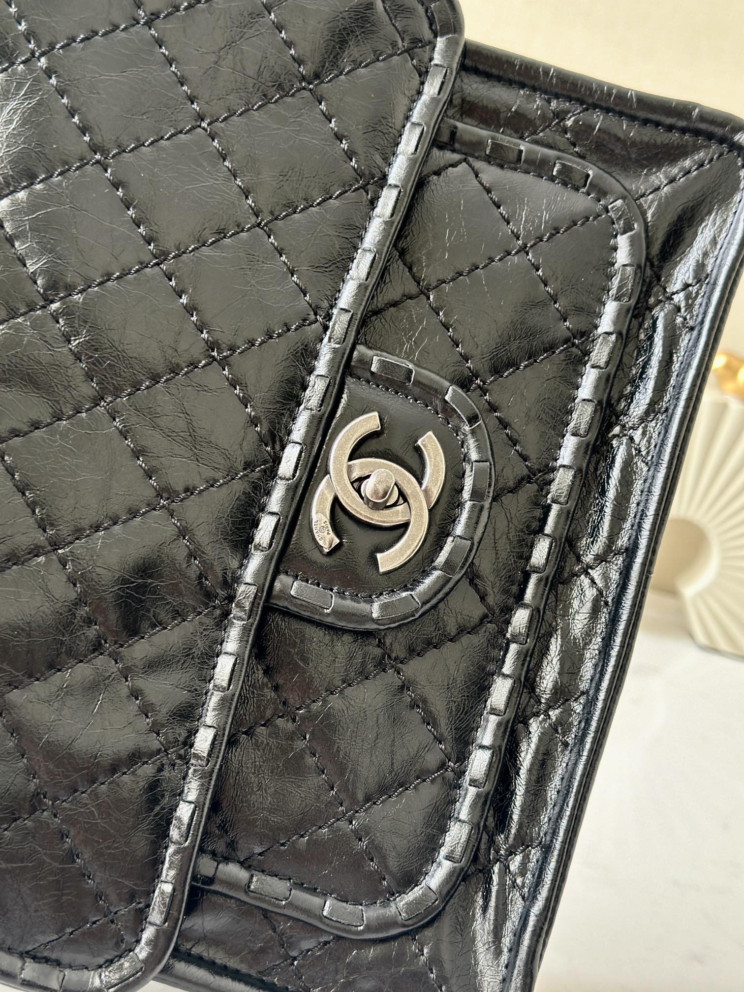 Chanel Vintage树脂皮翻盖豆腐包