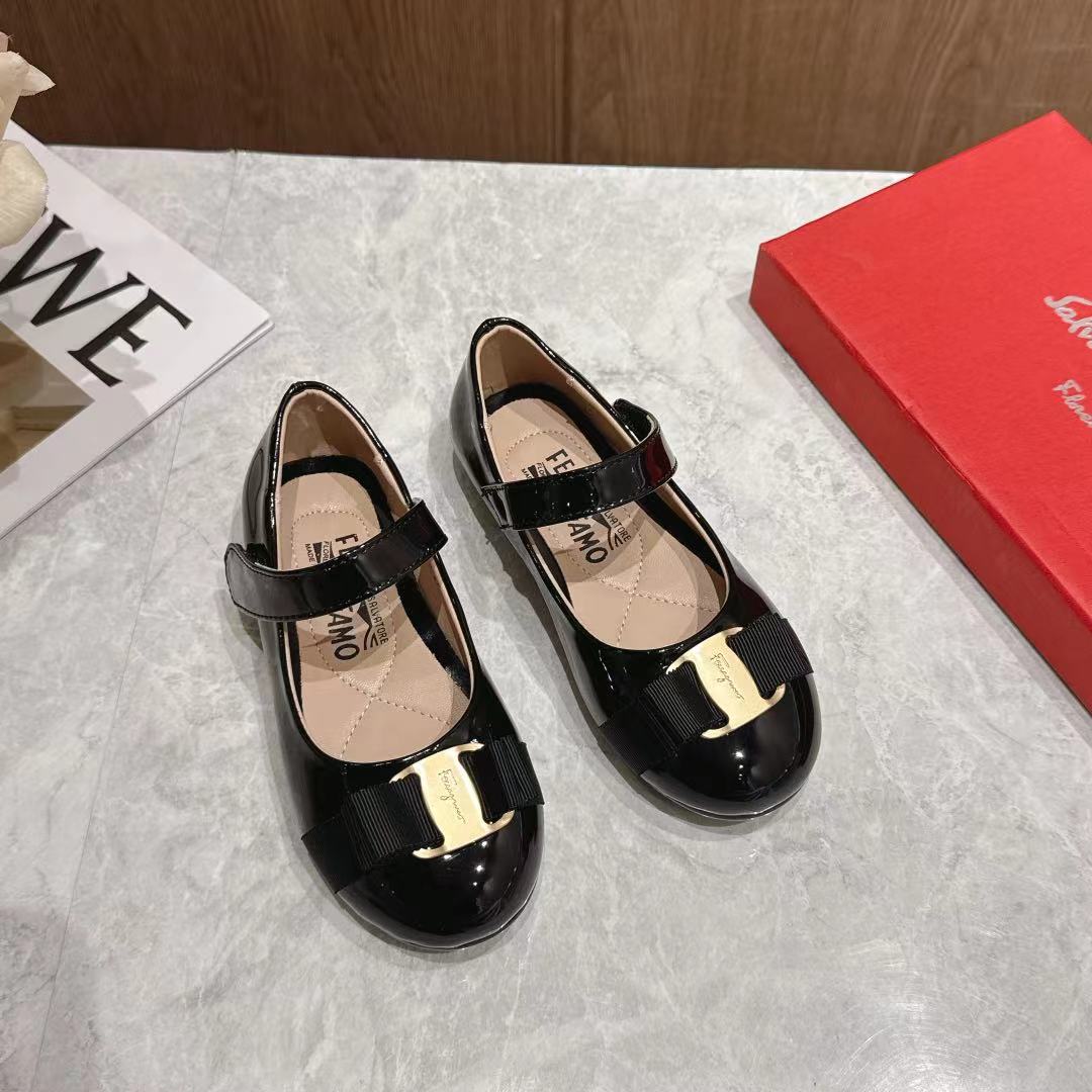 NO:717746,The new Ferr girls' princess shoes are popular every year. Best-selling and versatile in physical stores. Double-layered feet, the best style for little princesses. The highest quality in the market, pink, red, black and milky white. Size 26-35, suitable for little princesses aged 3-10., Princess shoes, ferragamo,19860909上新Ferr女童公主鞋 年年爆款. 实体店 畅销爆款 配百搭款.双层垫脚,小公主最款.市场最高品质,粉色 红色 黑色 奶白.码数26-35 适合3-10岁小公主.,公主鞋,ferragamo,,Children's