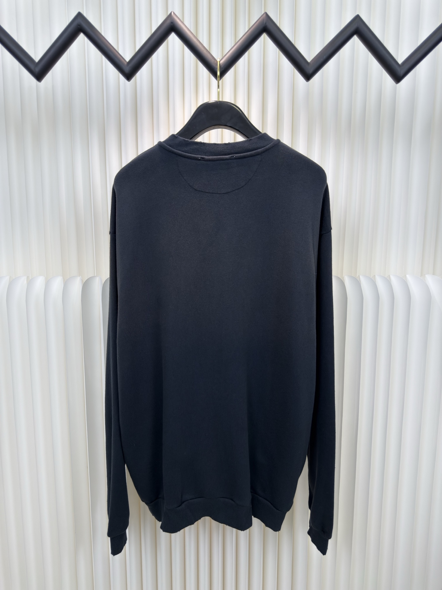 ACNE 印花做旧拉链卫衣定织定染400克精梳棉：专机织造高克重毛圈结构，确保挺括性与垂感，纱线经定制染