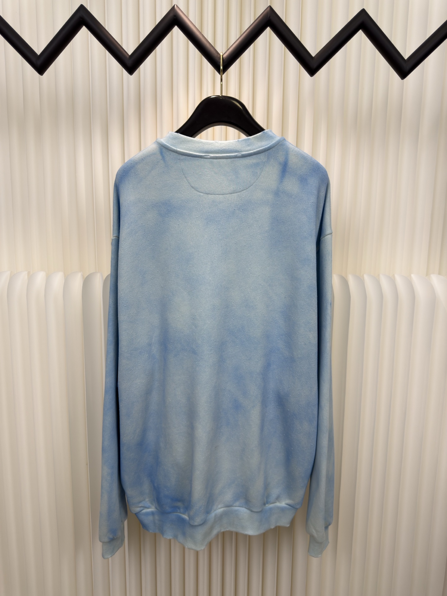 ACNE 印花做旧拉链卫衣定织定染400克精梳棉：专机织造高克重毛圈结构，确保挺括性与垂感，纱线经定制染