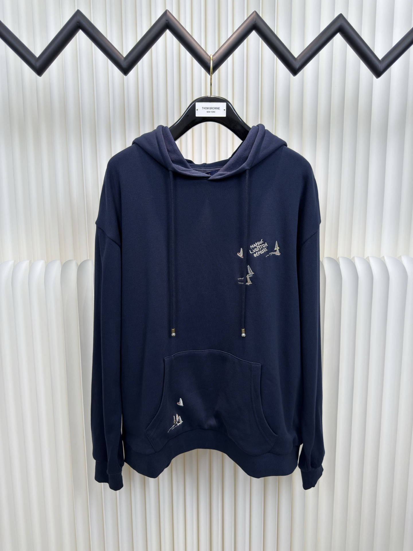 路易威登Lv帆船刺绣连帽卫衣原版15,100购入开发，面料采用全棉无尘毛料380g卫衣料罗纹采用21支2