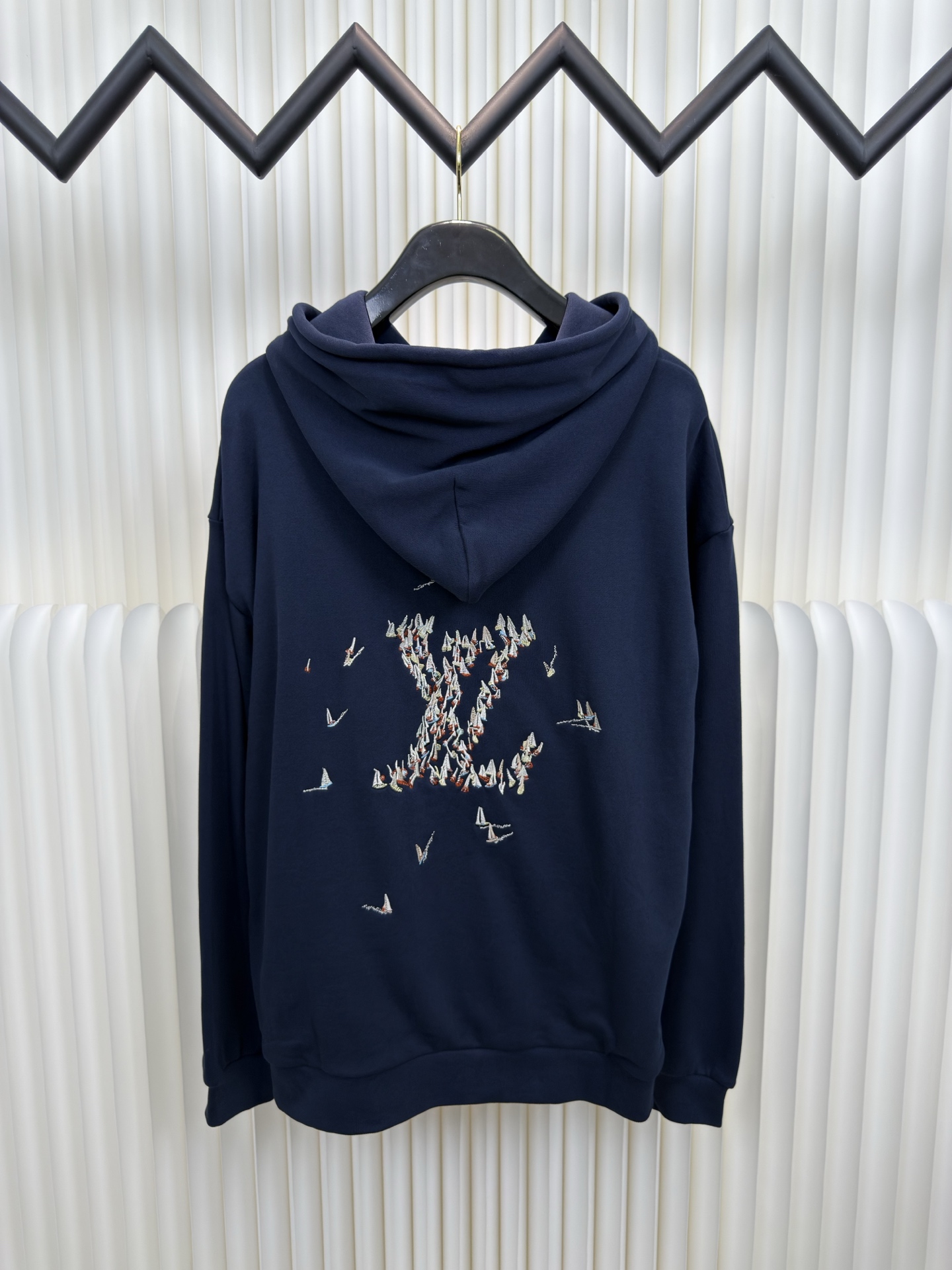 路易威登Lv帆船刺绣连帽卫衣原版15,100购入开发，面料采用全棉无尘毛料380g卫衣料罗纹采用21支2