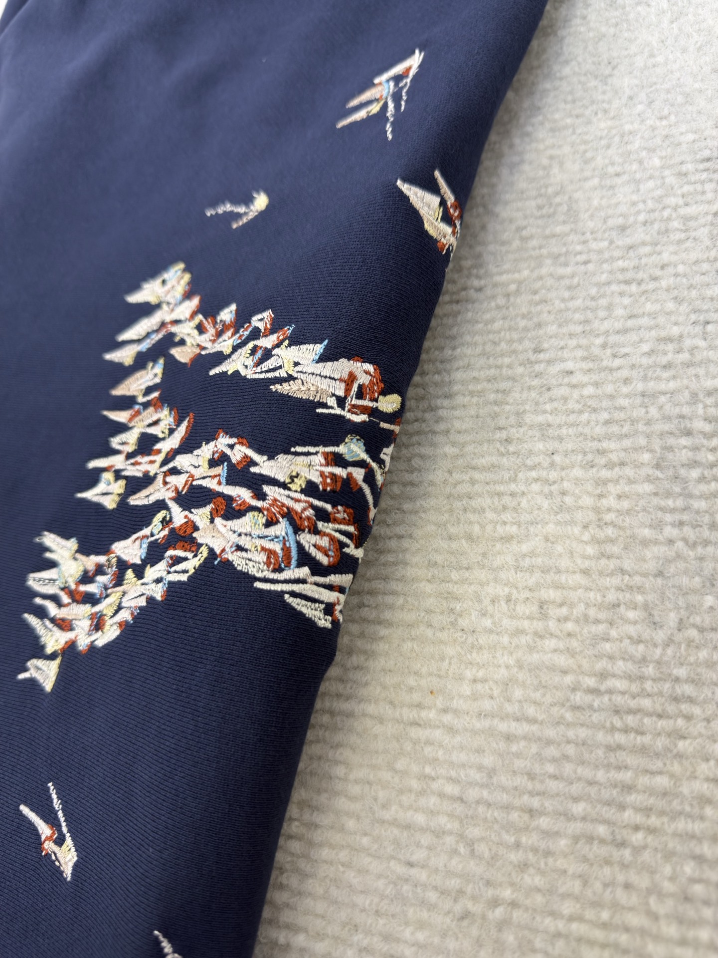 路易威登Lv帆船刺绣连帽卫衣原版15,100购入开发，面料采用全棉无尘毛料380g卫衣料罗纹采用21支2