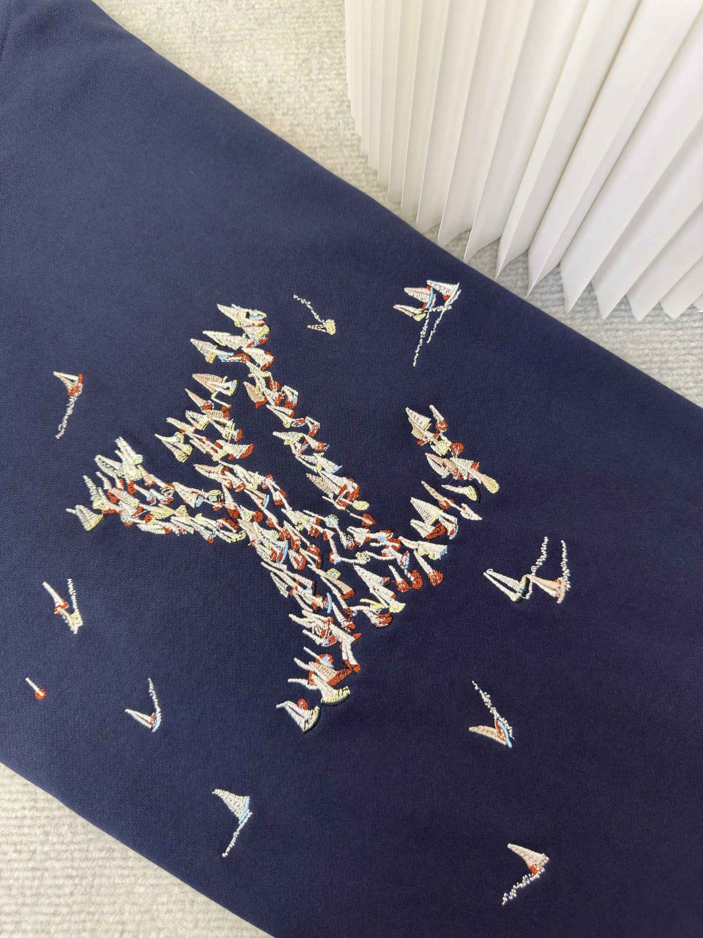 路易威登Lv帆船刺绣连帽卫衣原版15,100购入开发，面料采用全棉无尘毛料380g卫衣料罗纹采用21支2