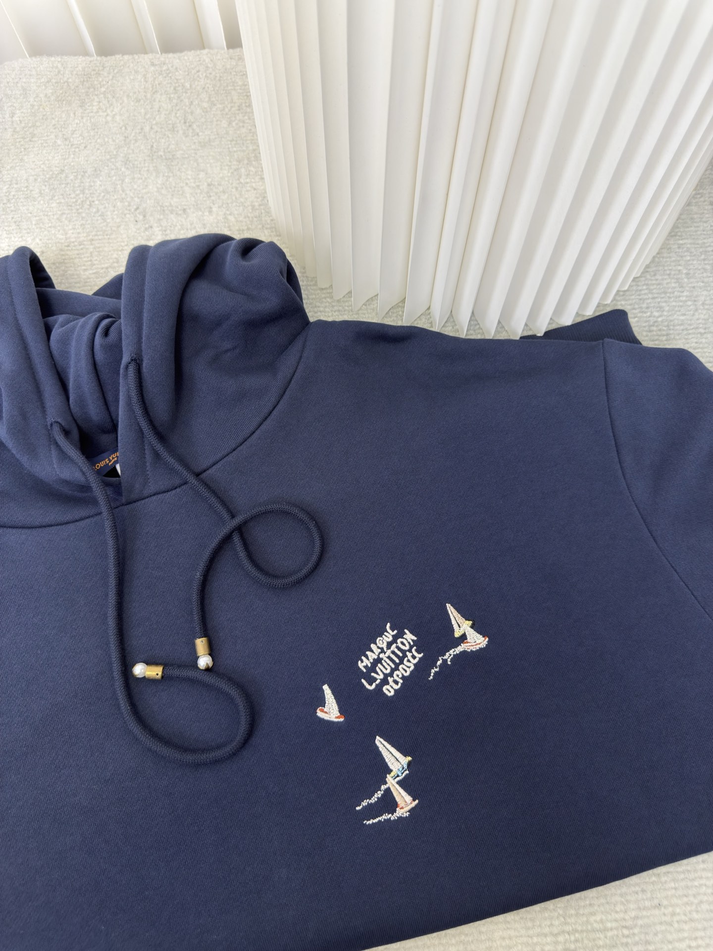 路易威登Lv帆船刺绣连帽卫衣原版15,100购入开发，面料采用全棉无尘毛料380g卫衣料罗纹采用21支2
