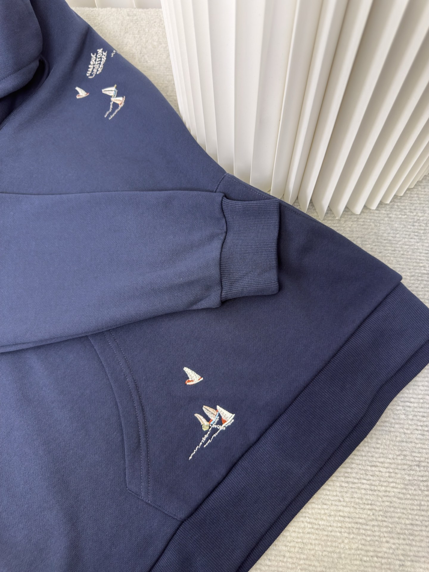 路易威登Lv帆船刺绣连帽卫衣原版15,100购入开发，面料采用全棉无尘毛料380g卫衣料罗纹采用21支2