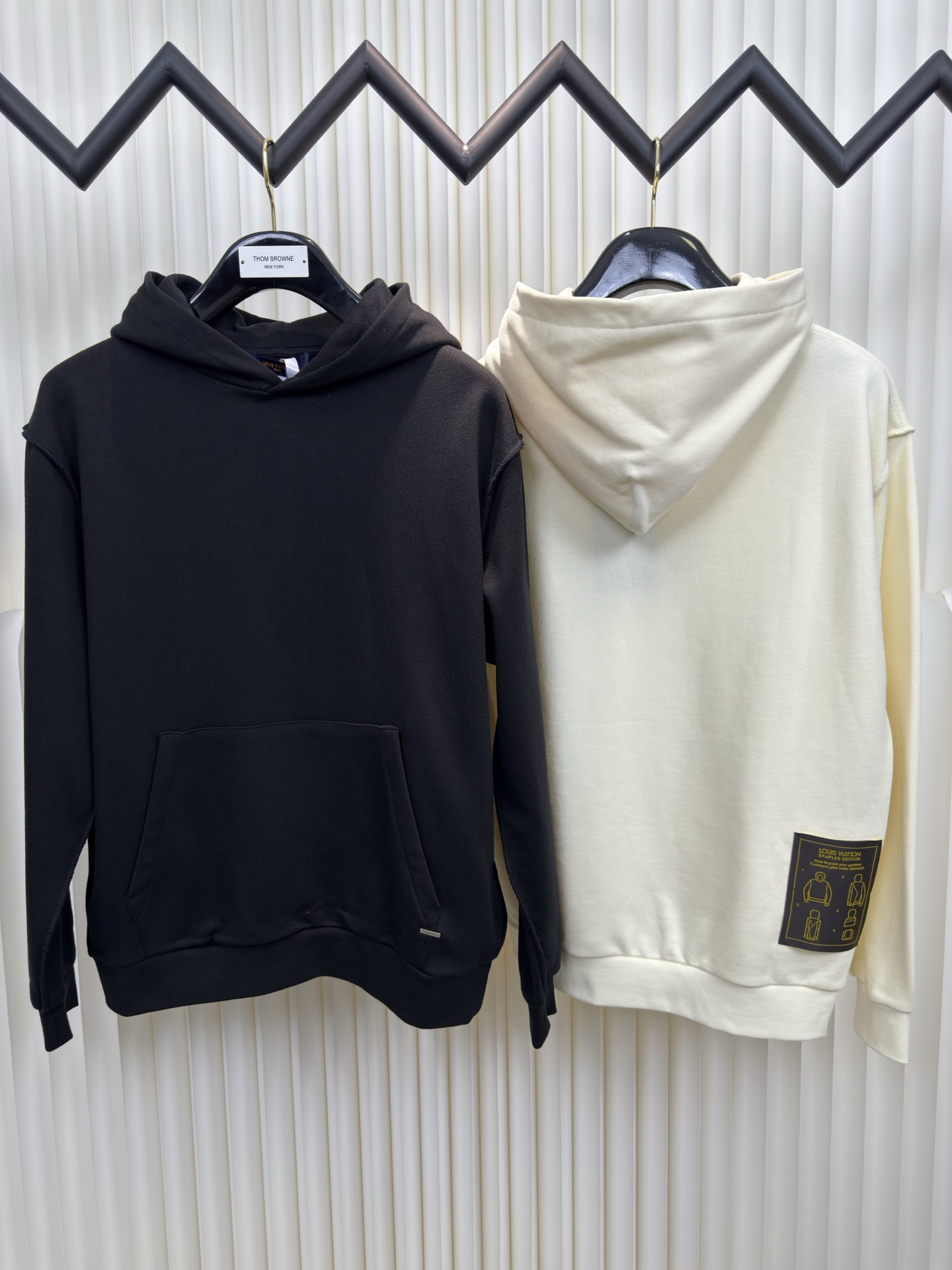 路易威登Lv纯色套头帽衫长袖卫衣正品7899购入，潮牌双股360克抓毛卫衣料，2*2潮牌螺纹400克我机