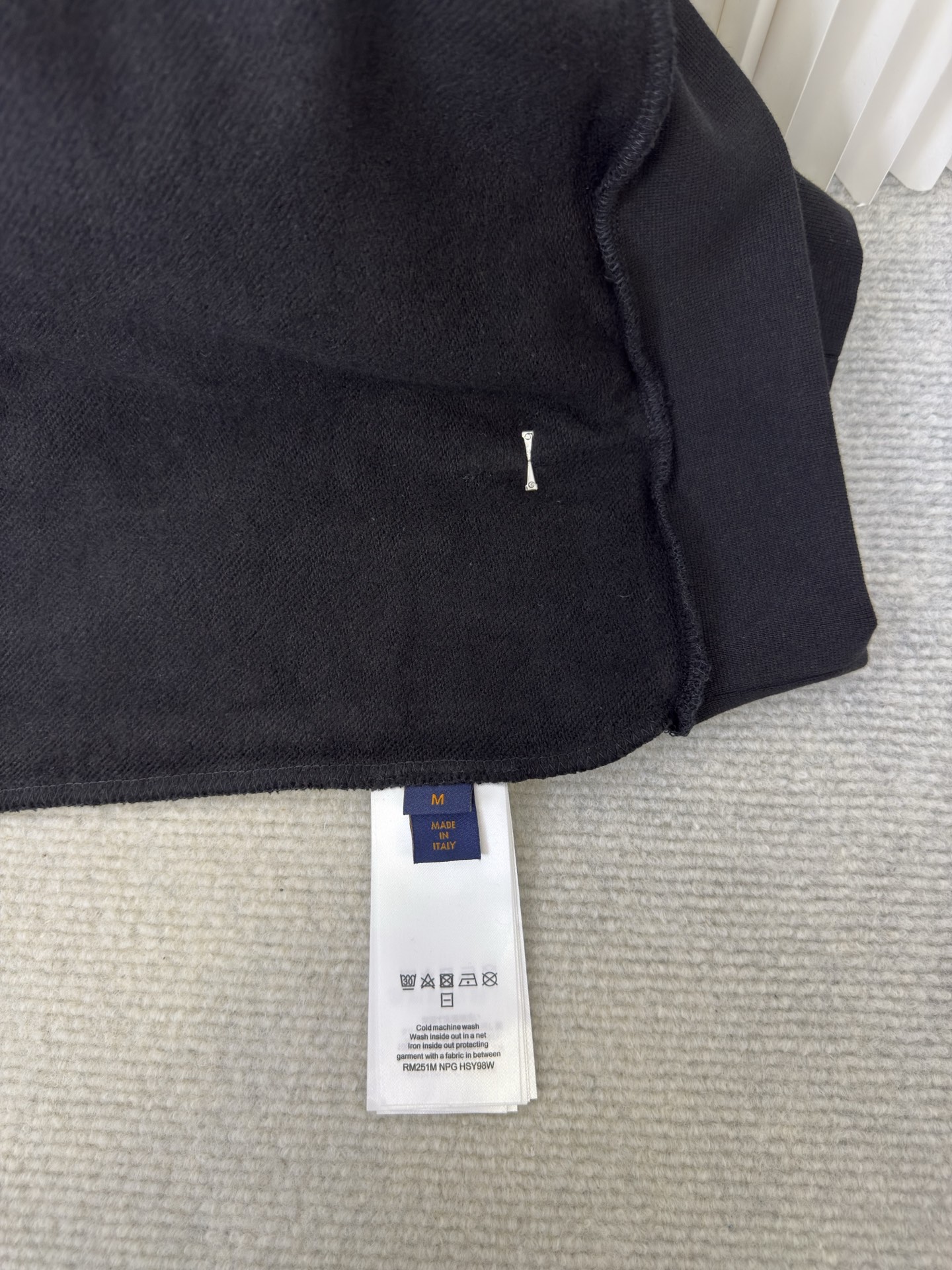 路易威登Lv纯色套头帽衫长袖卫衣正品7899购入，潮牌双股360克抓毛卫衣料，2*2潮牌螺纹400克我机