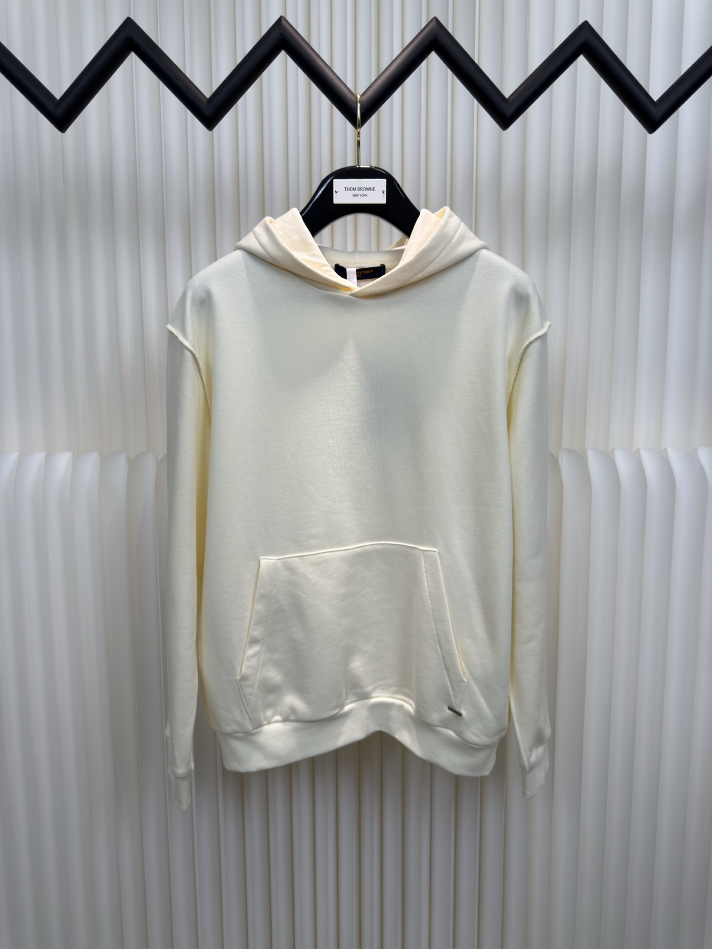 路易威登Lv纯色套头帽衫长袖卫衣正品7899购入，潮牌双股360克抓毛卫衣料，2*2潮牌螺纹400克我机