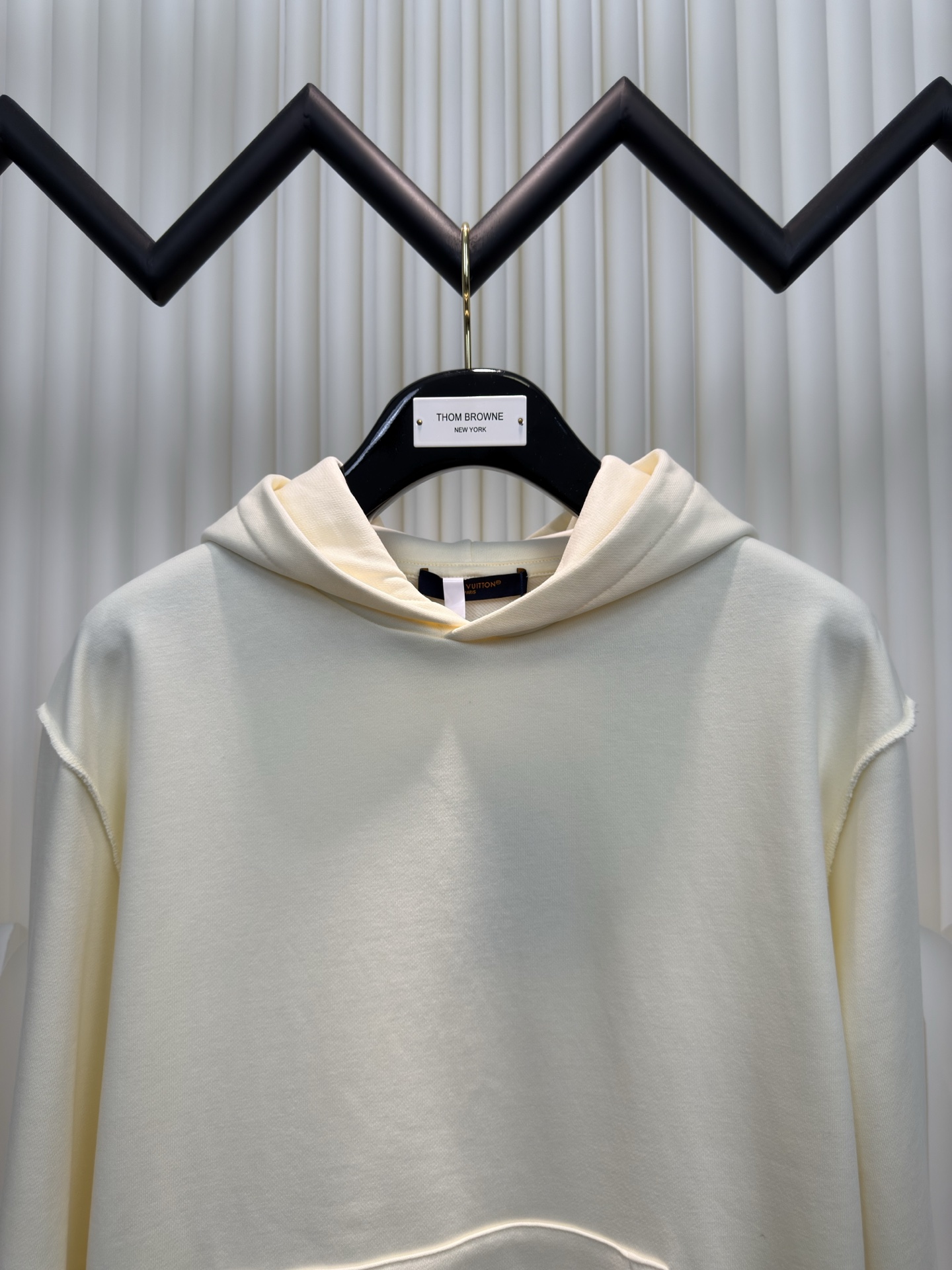 路易威登Lv纯色套头帽衫长袖卫衣正品7899购入，潮牌双股360克抓毛卫衣料，2*2潮牌螺纹400克我机