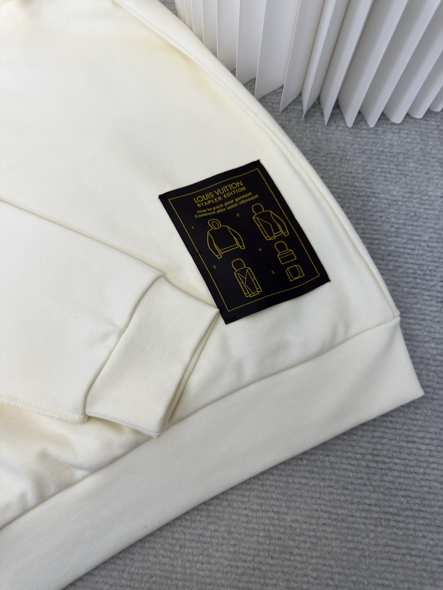 路易威登Lv纯色套头帽衫长袖卫衣正品7899购入，潮牌双股360克抓毛卫衣料，2*2潮牌螺纹400克我机