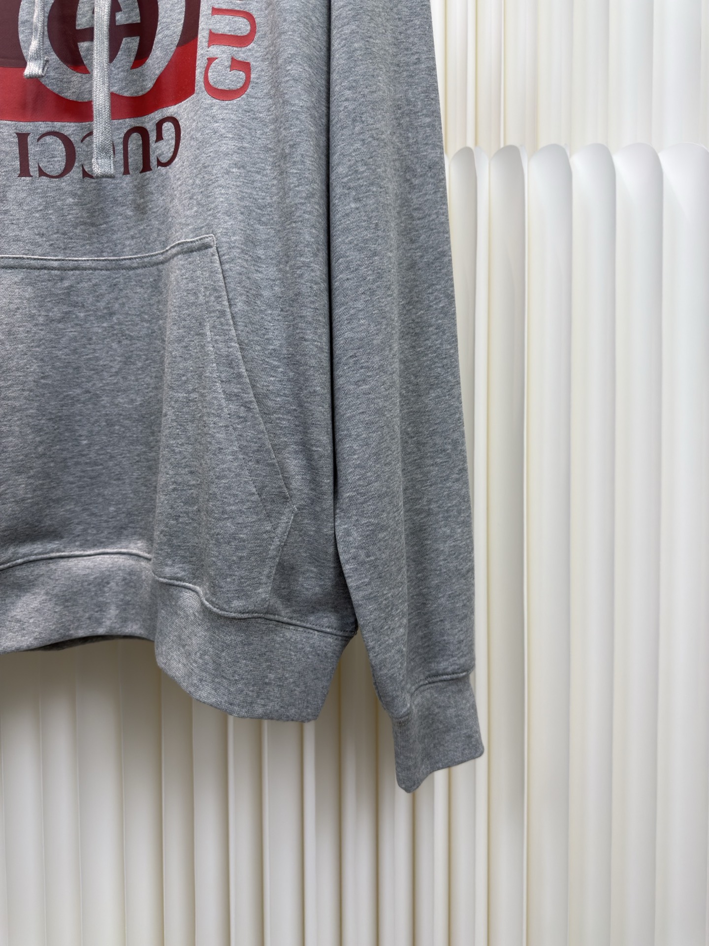 古驰Gucci 方块印花连帽卫衣原版9,900购入开发，面料采用定制定染素韵麻灰雅棉针织料 纹理细腻 舒