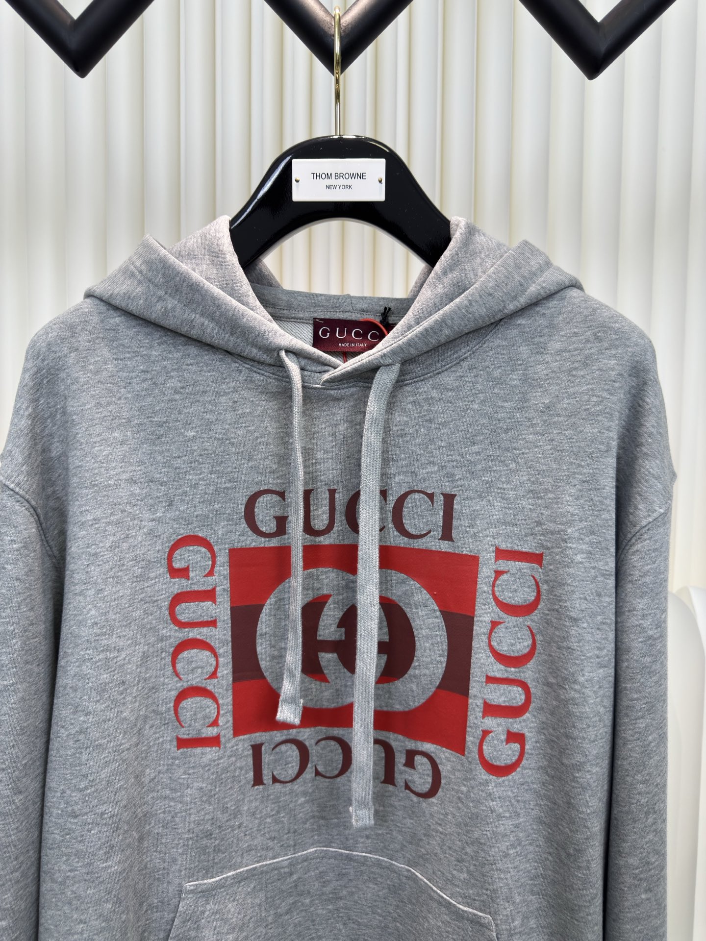 古驰Gucci 方块印花连帽卫衣原版9,900购入开发，面料采用定制定染素韵麻灰雅棉针织料 纹理细腻 舒