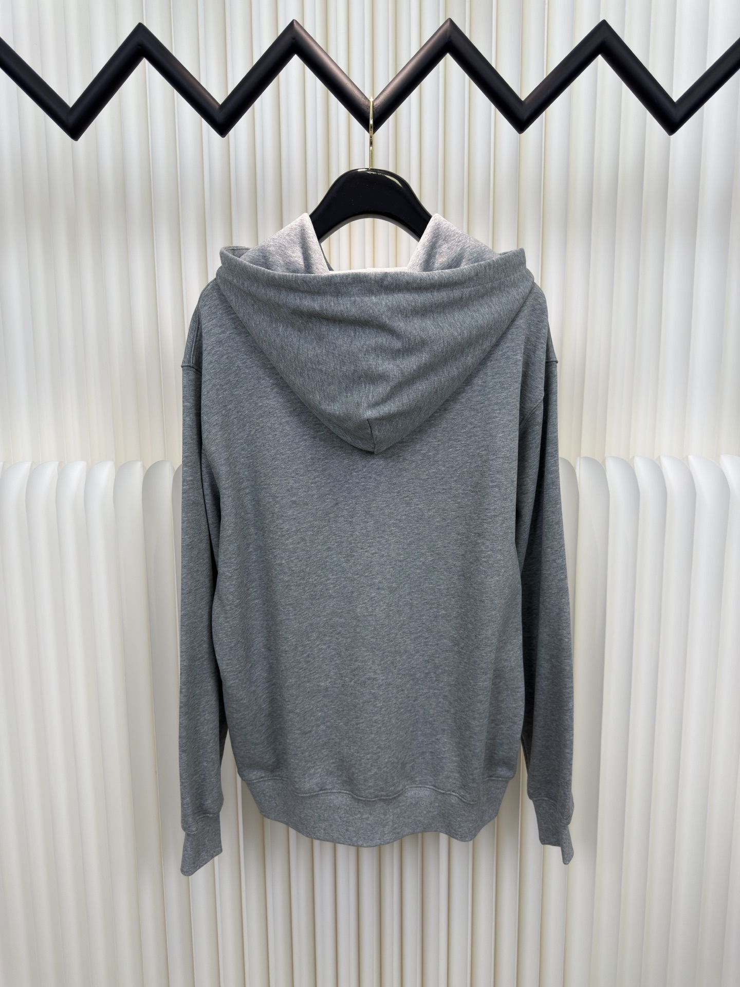 古驰Gucci 方块印花连帽卫衣原版9,900购入开发，面料采用定制定染素韵麻灰雅棉针织料 纹理细腻 舒