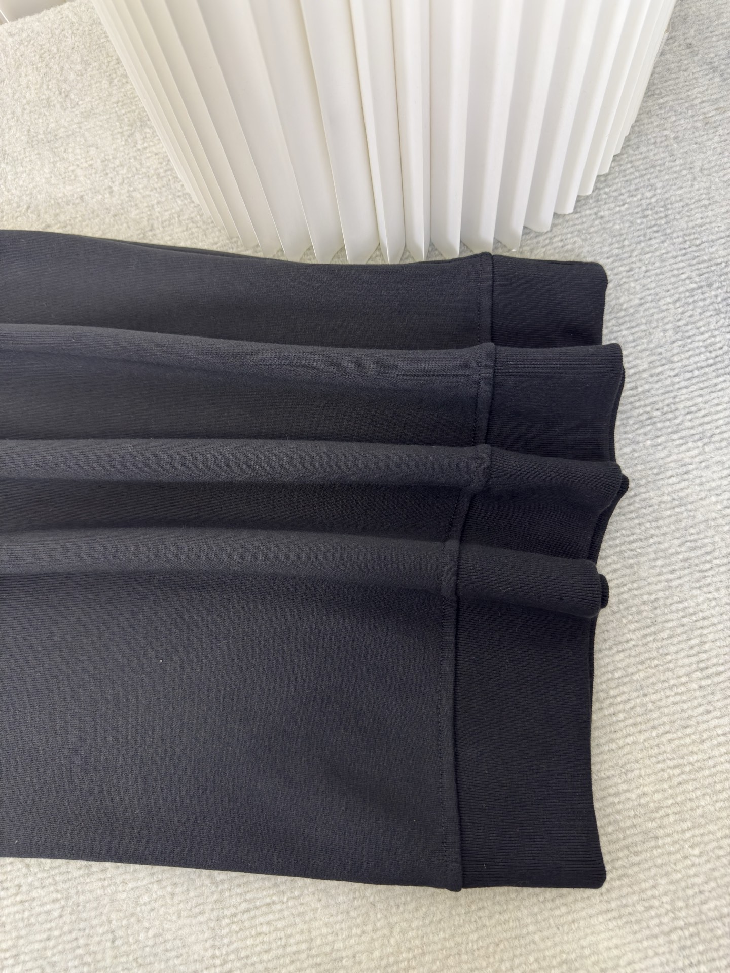 巴宝莉BBR格纹棉质圆领卫衣burberry采用轻盈翻面绒棉质面料，一面光滑的棉质表面，一面经过起绒处理