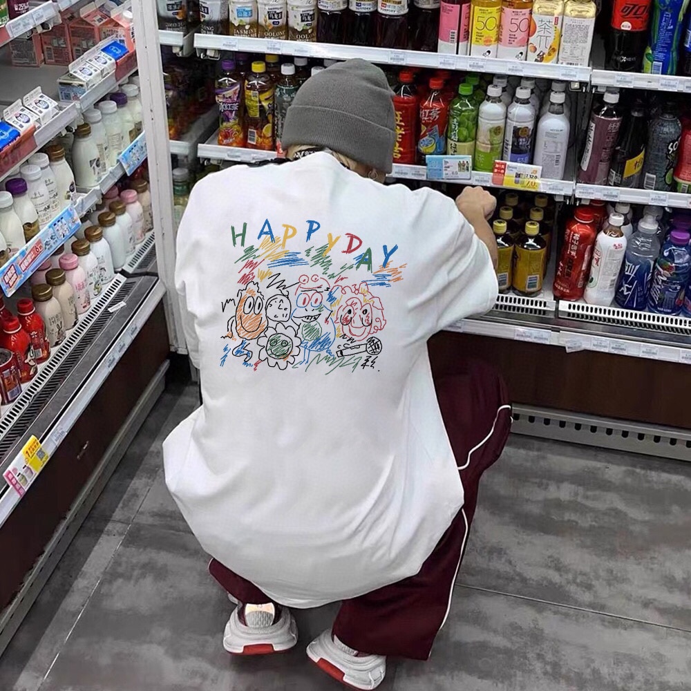 包邮 【260g重磅纯棉】NIKE 耐克 nk 绚烂色彩彩绘 线条画 “happyday” 短袖T恤 男女同款 半袖 情侣款 面料工艺: 1.260g重磅纯棉,100%棉,恰到好处的克重,上身有型不显轻飘,也不厚重不压身. 2.超级细节控,领口肩部全部加密缝制,拼接螺纹双车线设计,精工缝制绝绝子,日常穿来脱去完全不容易变形! 3.领条双针压线,平整精致,上身完全不磨不刺痒,舒适度绝了. 4.奶皮质感,上身冰凉透气不闷汗,高品质经得起考验. 设计灵感: 生活沉闷,跑起来才有风.这件短袖,以绚烂色彩绘就“HAPPYDAY”,每一笔都是对快乐的渴望. 穿上它,告别单调日常,把平凡日子过成彩色诗篇,在街头巷尾,在山川湖海,都能自带光芒,开启属于你的欢乐时光 L.XL.(落肩袖) M:衣长70/胸围108/袖长22 L:衣长73/胸围114/袖长23 XL:衣长75/胸围120/袖长24