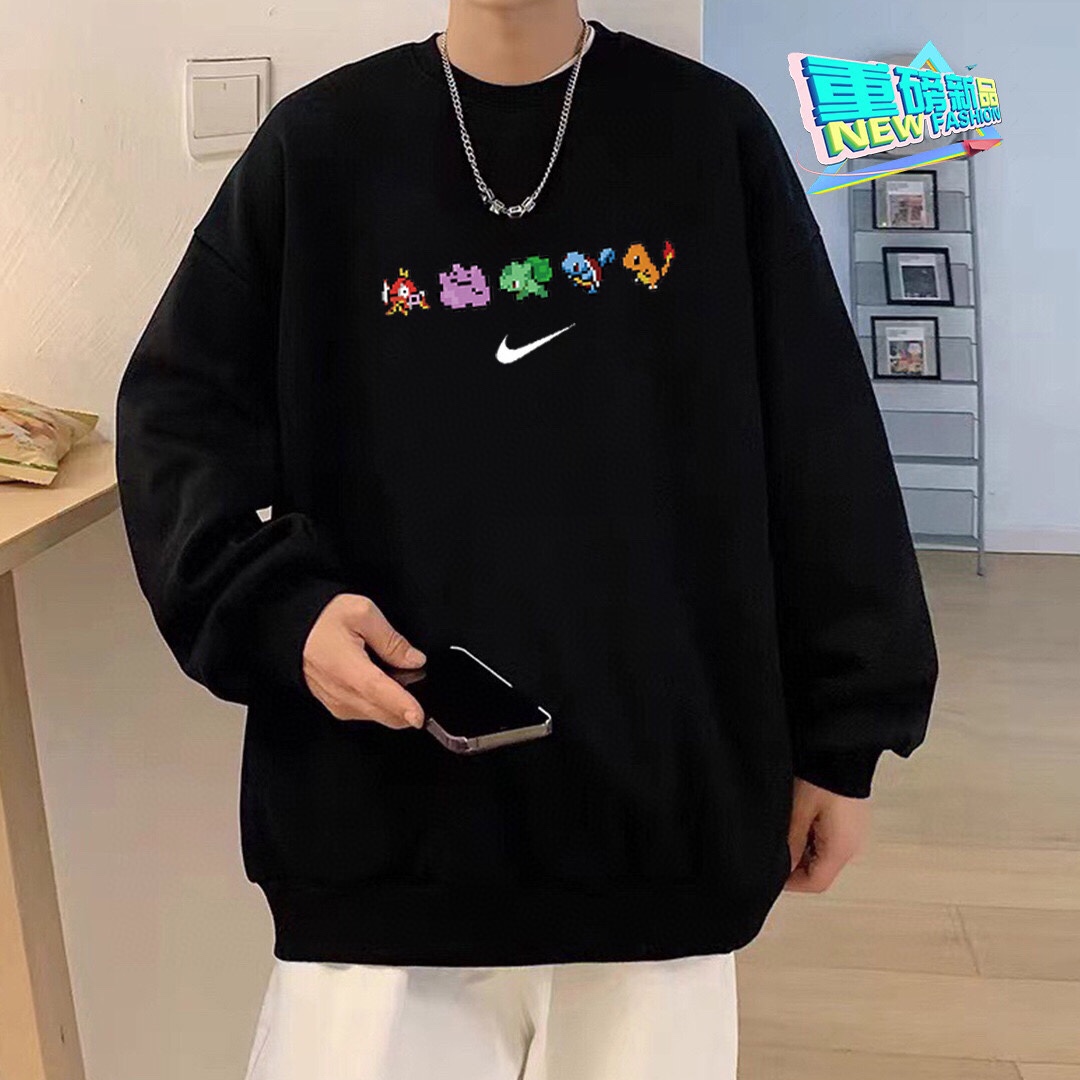 💰185
NIKE 耐克 宝可梦 神奇宝贝 像素风 休闲宽松圆领卫衣 运动户外上衣 男女同款
设计灵感:
神奇宝贝中的宝贝们用今年的冬季大热元素像素小人呈现,搭配nike logo彰显品牌。
整体简约大气,不失风格。
面料工艺:
1.甄选320g四面弹氧气面料,打造三维立体空间,面料兼具厚度质感与弹性,吸湿透气,穿着贴合不紧绷,舒适有型。
2.领口/袖口/下摆罗纹均采用高密度拼接技术,方便穿脱,舒适升级。
3.宽松版型,基础上配合高端肩部剪裁,勾勒硬朗线条,不失质感格调。
4.领口固形压条,有效保持颈部线条流畅。
5.下摆双排车缝线做工精细,细节精致,提升穿搭质感。
6.原版烫印领标+原版吊牌,品质跃现。
尺码数据:
M【170cm】:衣长70/胸围112/(适合130斤以内)
L【175cm】:衣长73/胸围118/(适合160斤以内)
XL【180cm】:衣长75/胸围124/(适合190斤以内)
注意⚠️:
落肩袖设计,版型偏大。
平时穿着效果偏合身的朋友建议选择小一个码数。